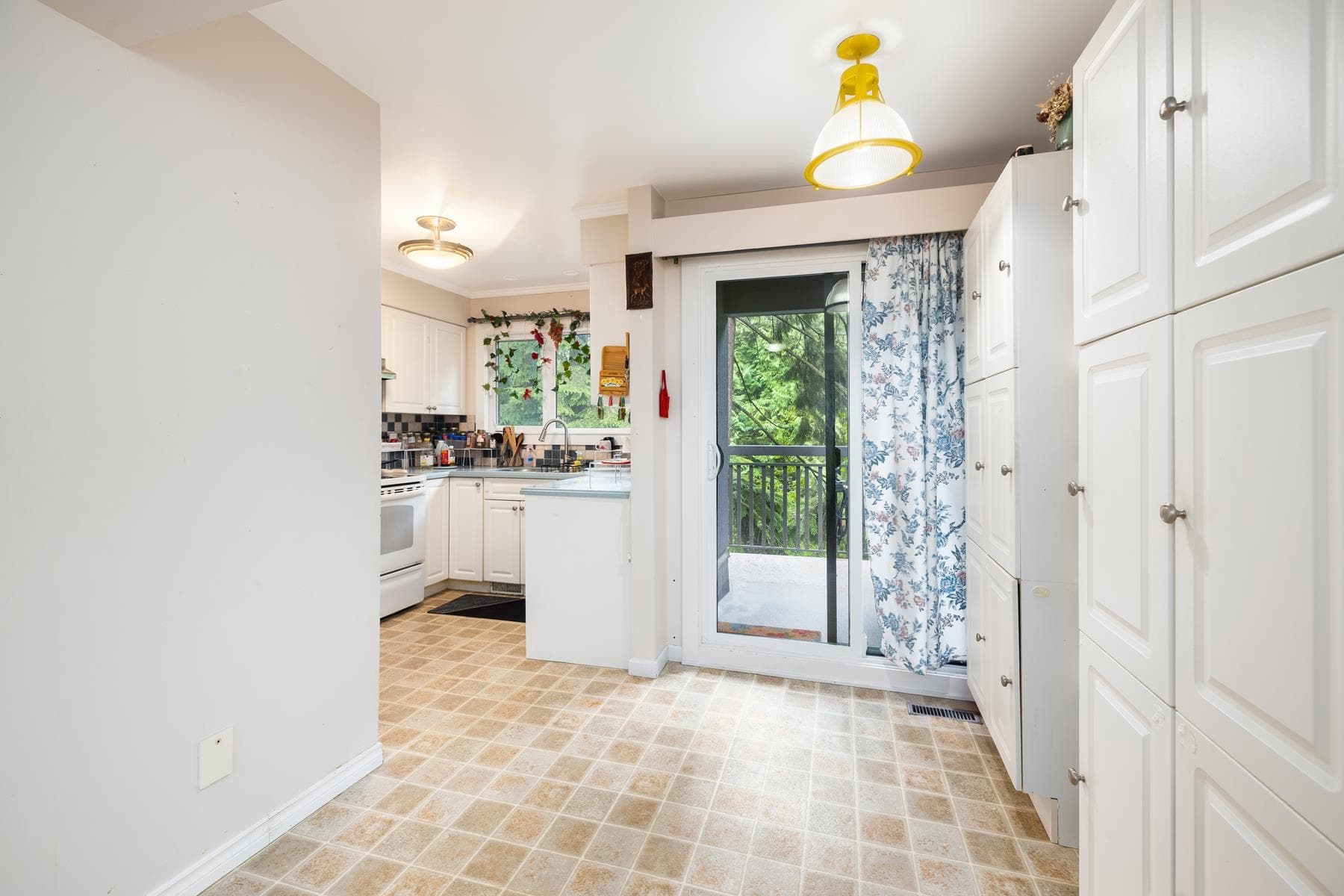 1135 Heritage Boulevard, North Vancouver, V7J 3G8 — photo 5