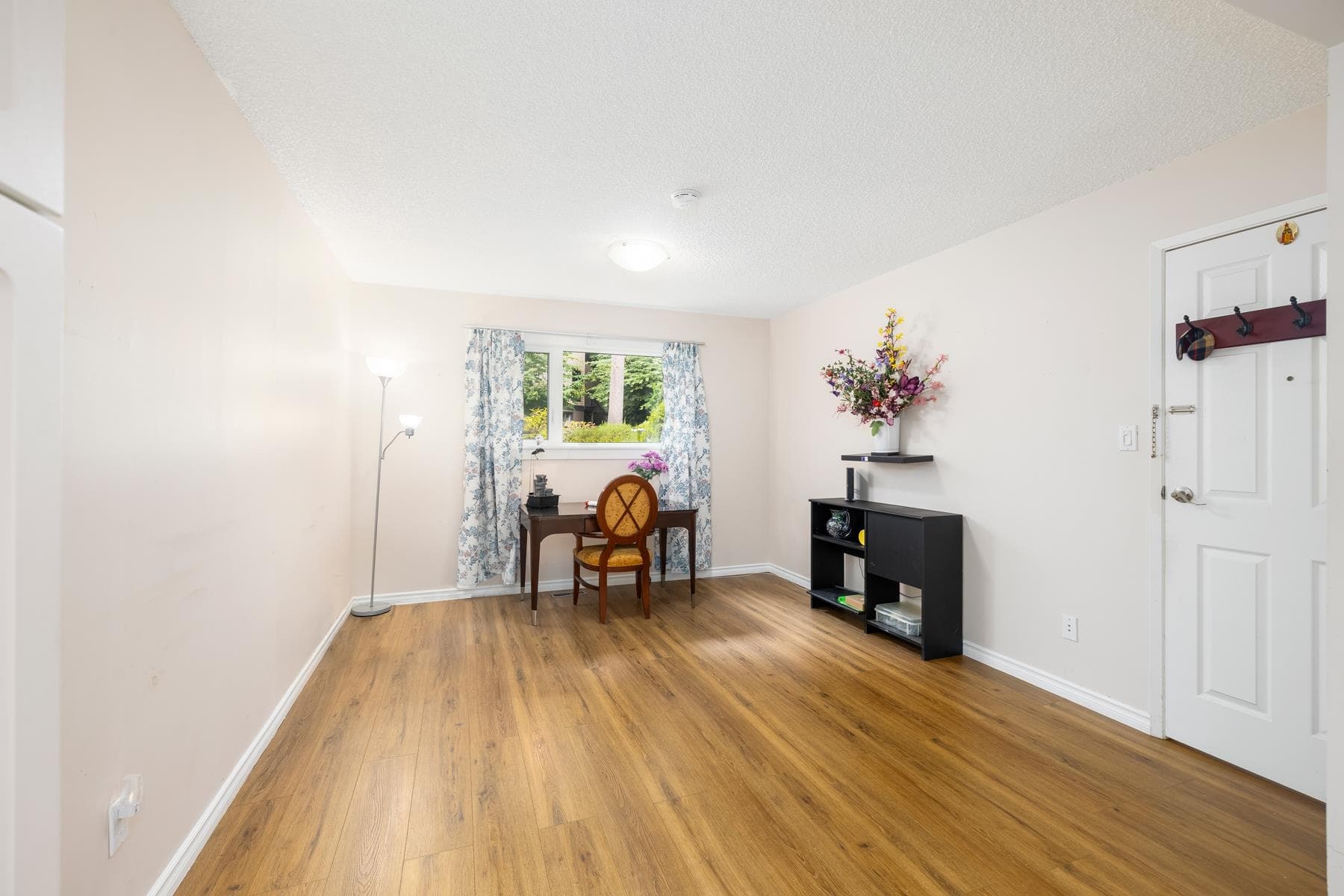 1135 Heritage Boulevard, North Vancouver, V7J 3G8 — photo 4