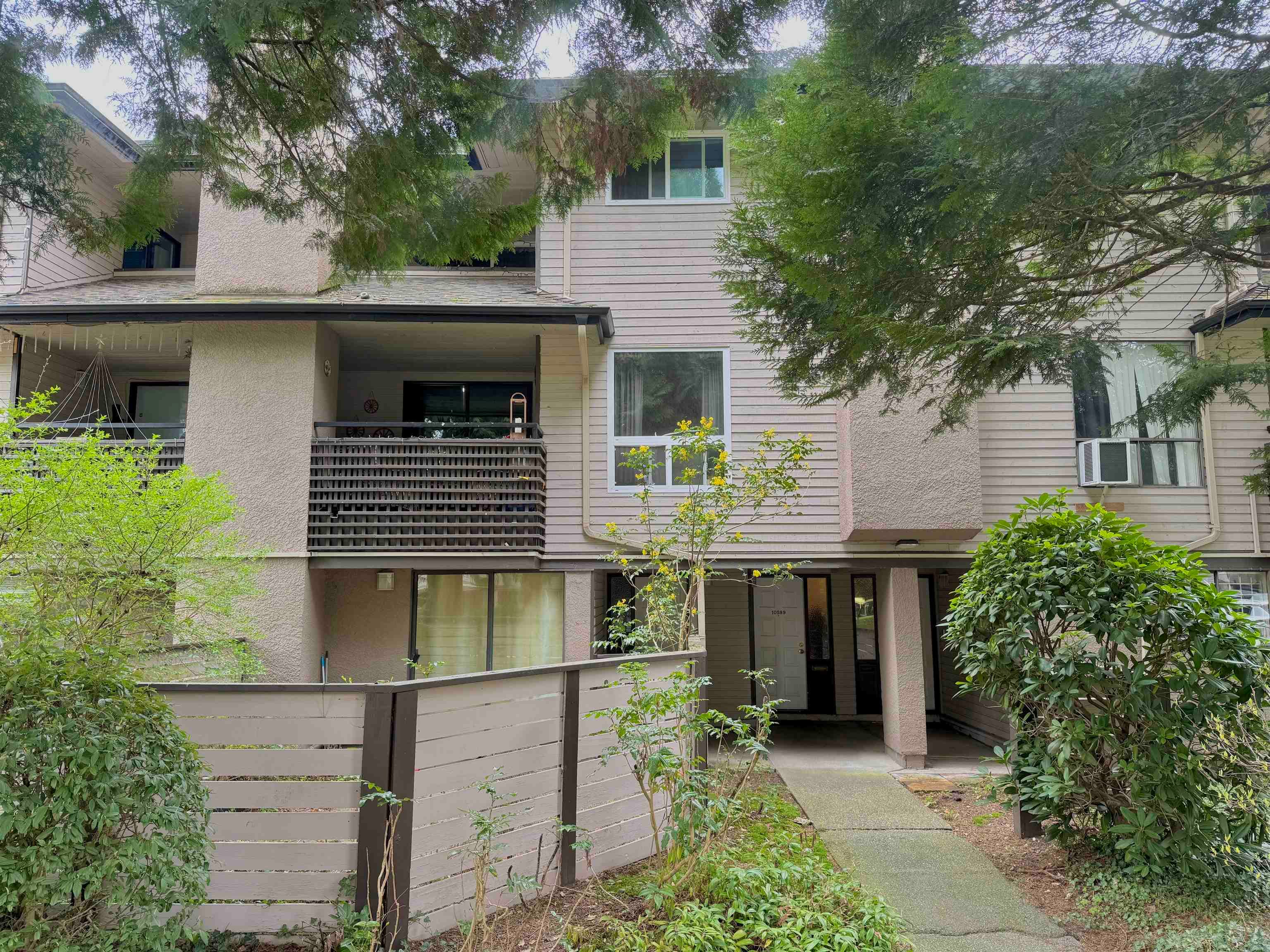 10589 Holly Park Lane, Surrey, V3R 6X8 — photo 1