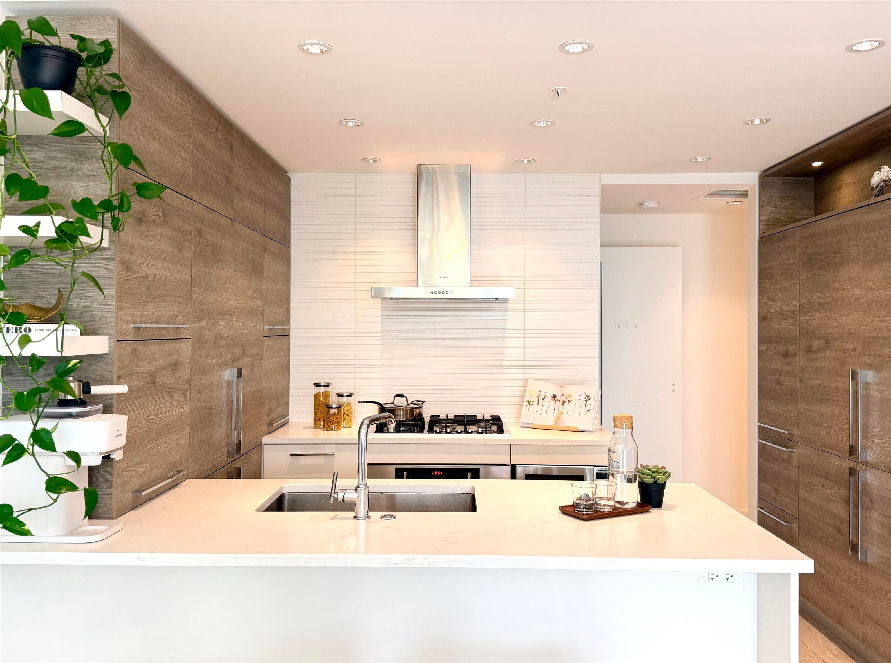 911 - 7388 Kingsway, Burnaby