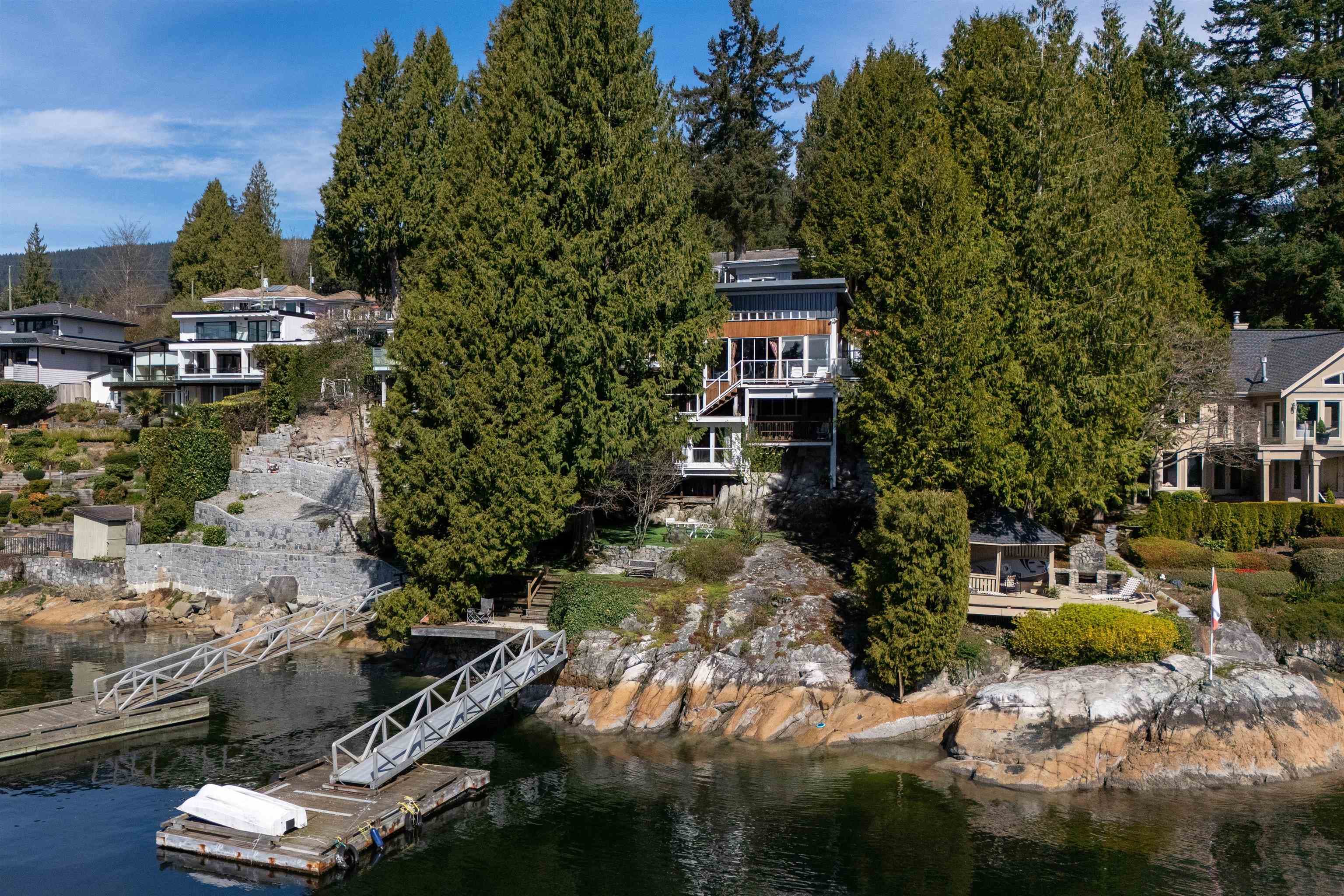 4515 Stonehaven Avenue, North Vancouver