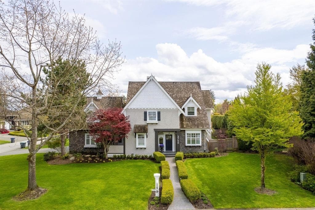 3758 Devonshire Drive, Surrey, V3Z 0H8 — photo 2
