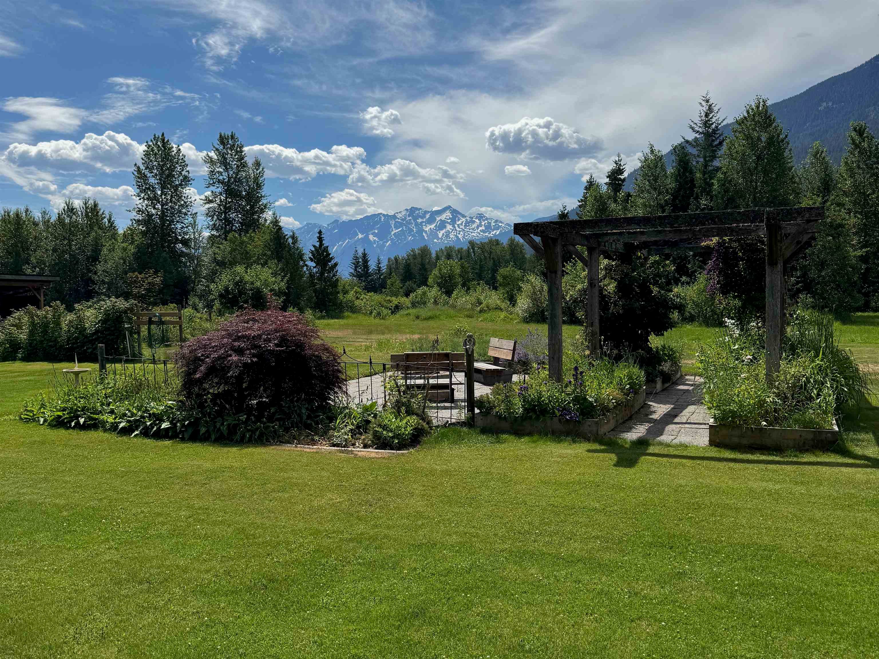780 Green Road, Pemberton, V0N 2L2 — photo 2