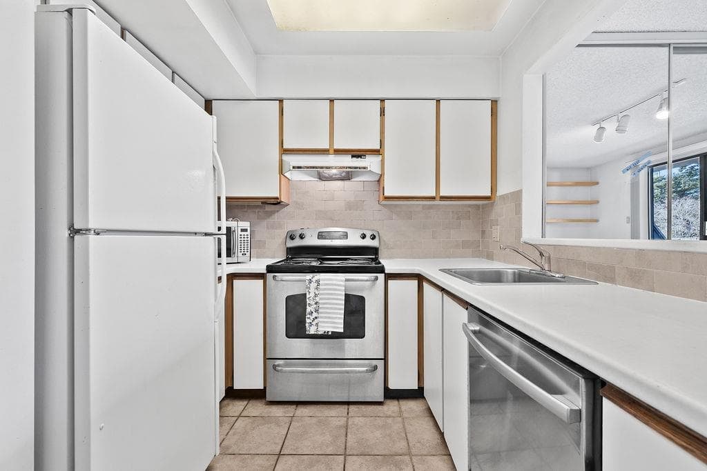 1465 Clyde Avenue, West Vancouver, V7T 1E9 — photo 3