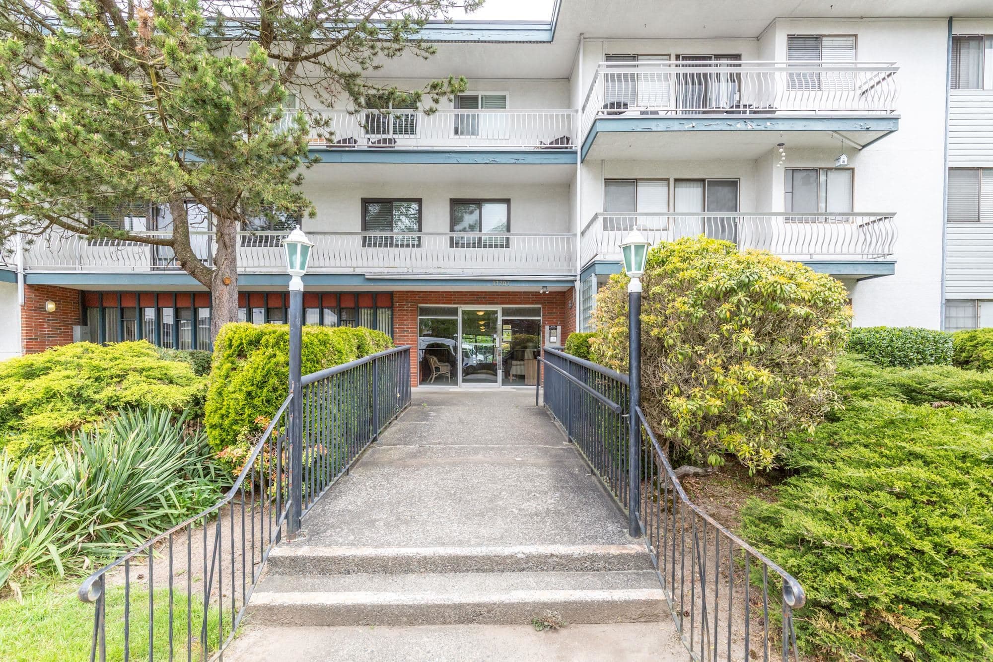 321 - 17707 57a Avenue, Surrey, V3S 1J2 — photo 2