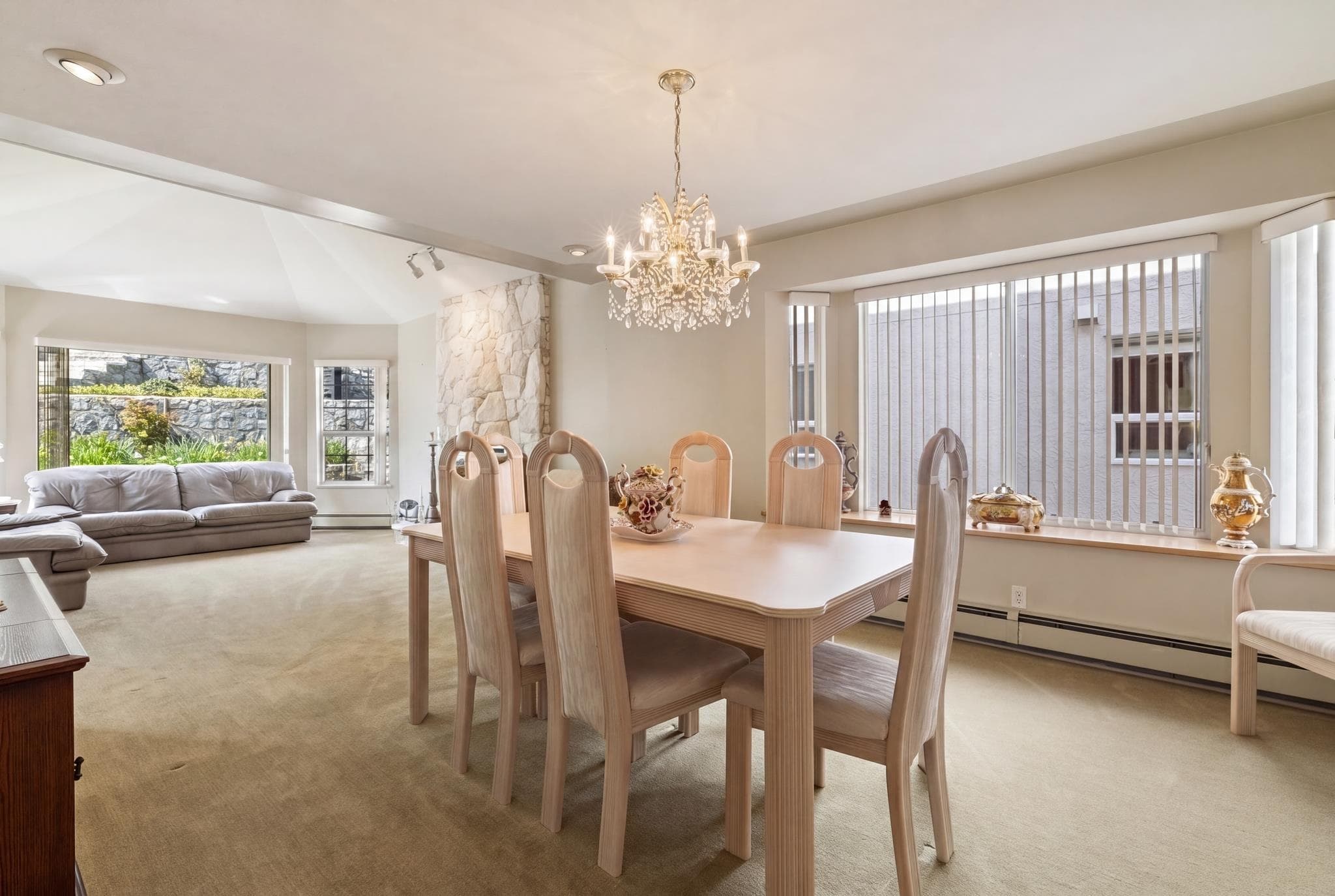 547 Tempe Crescent, North Vancouver, V7N 1E7 — photo 3