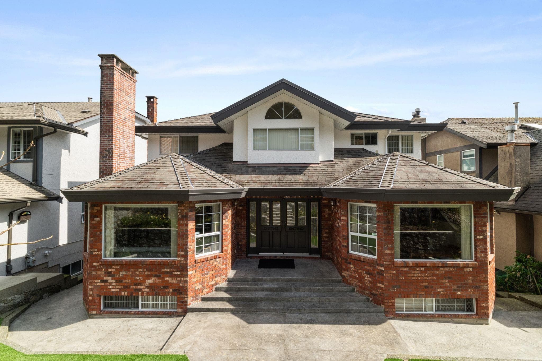 547 Tempe Crescent, North Vancouver, V7N 1E7 — photo 1