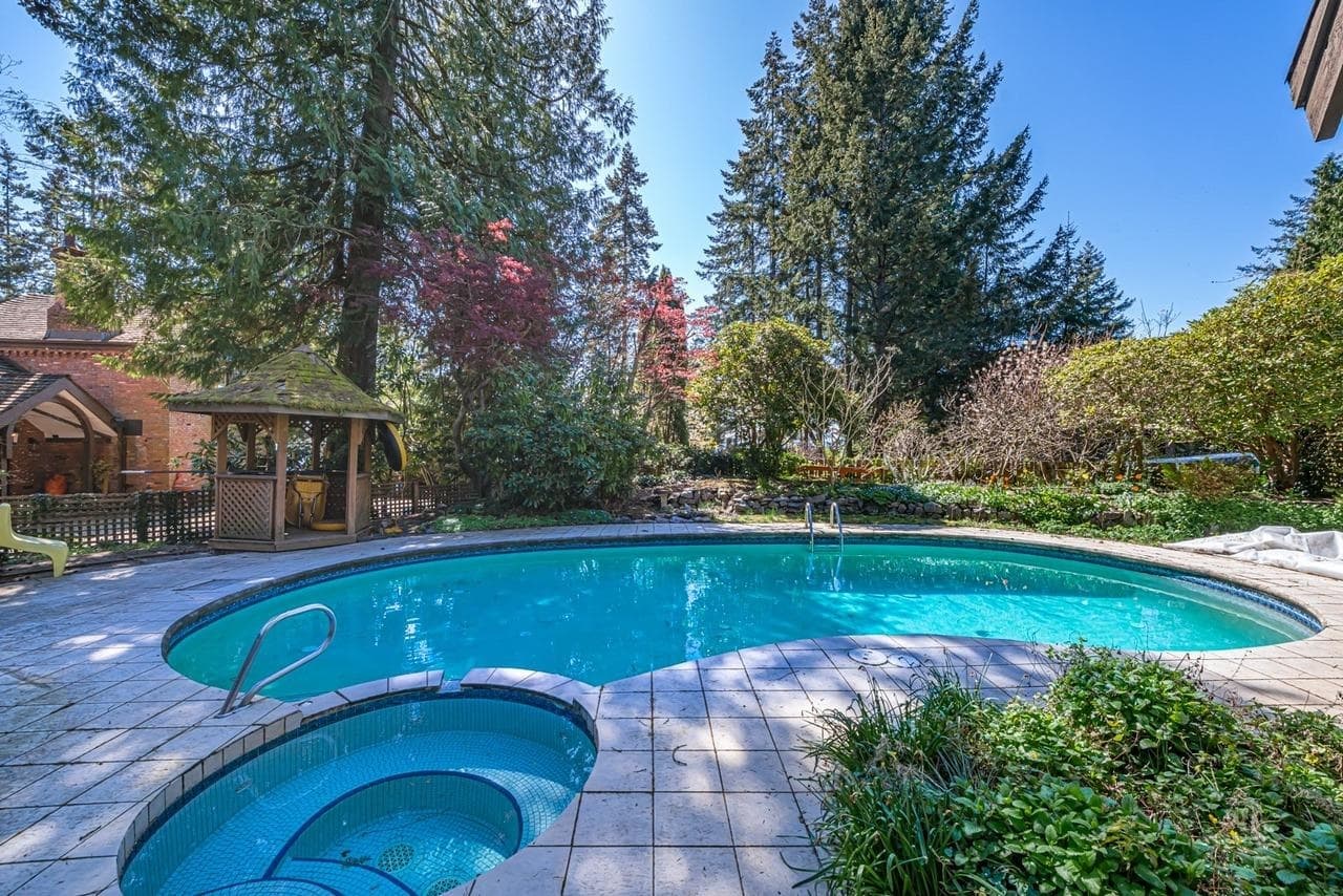 5260 Kew Road, West Vancouver