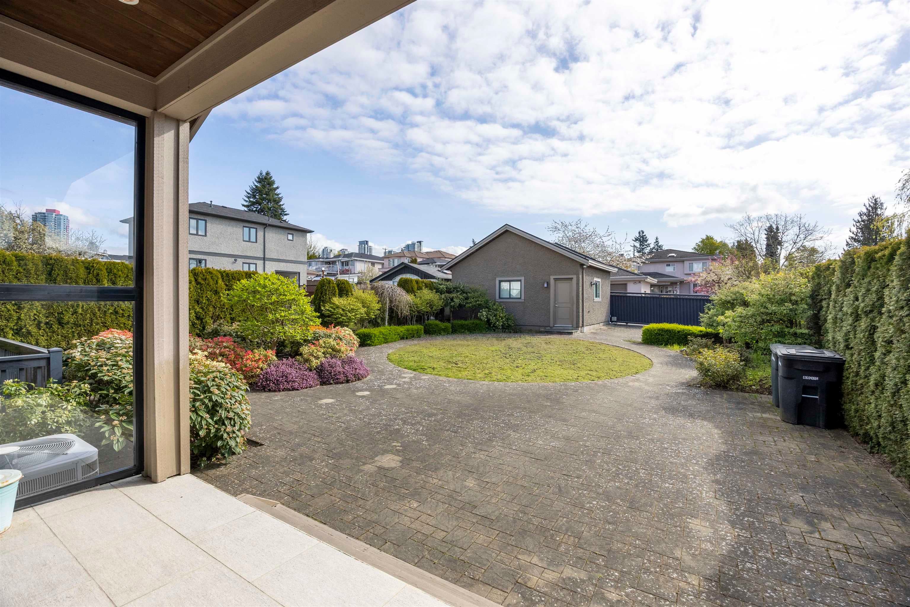 7320 Dow Avenue, Burnaby, V5J 3X4 — photo 2