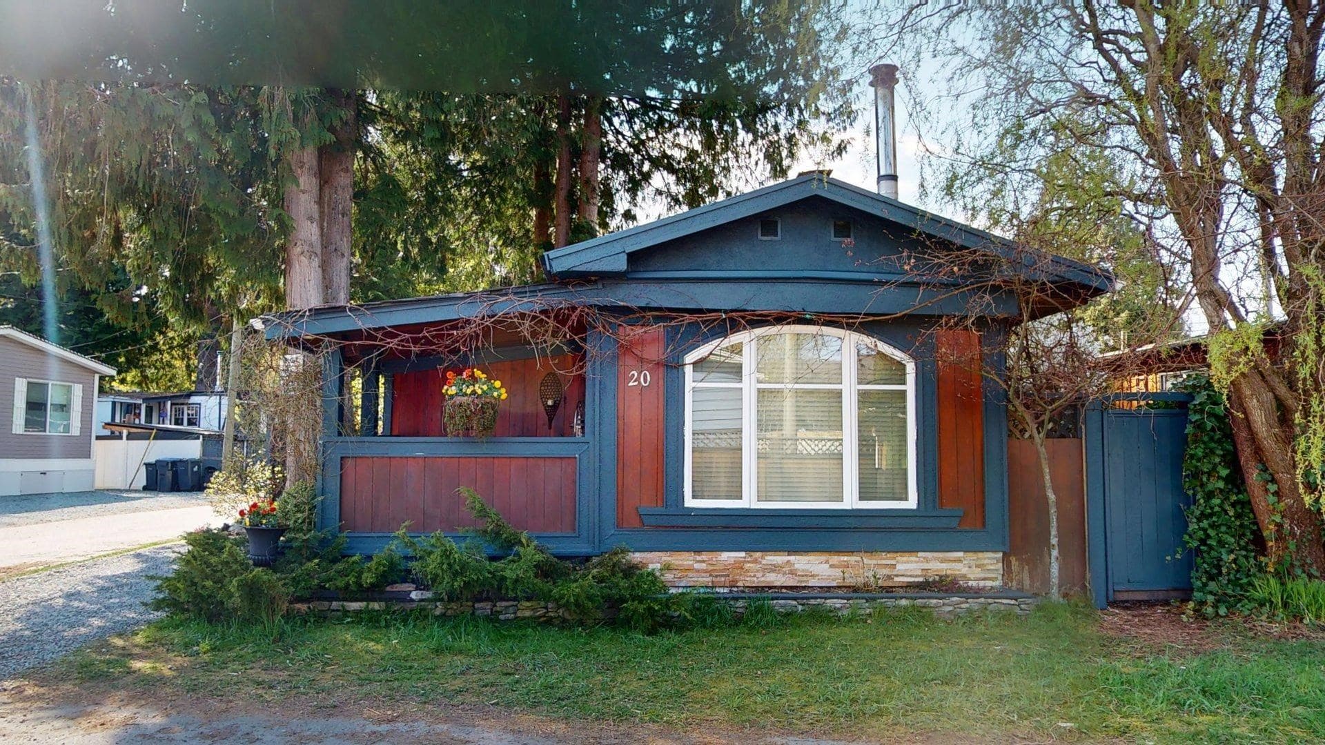 20 - 40022 Government Road, Squamish