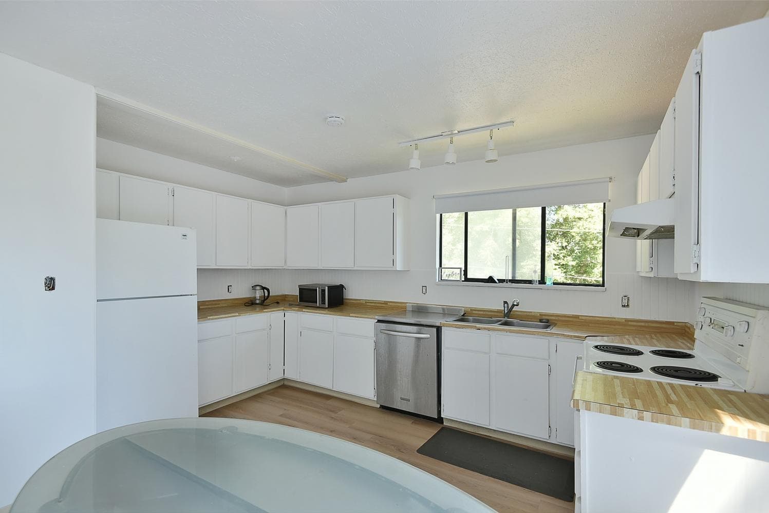 5727 Trail Avenue, Sechelt, V7Z 0H8 — photo 2