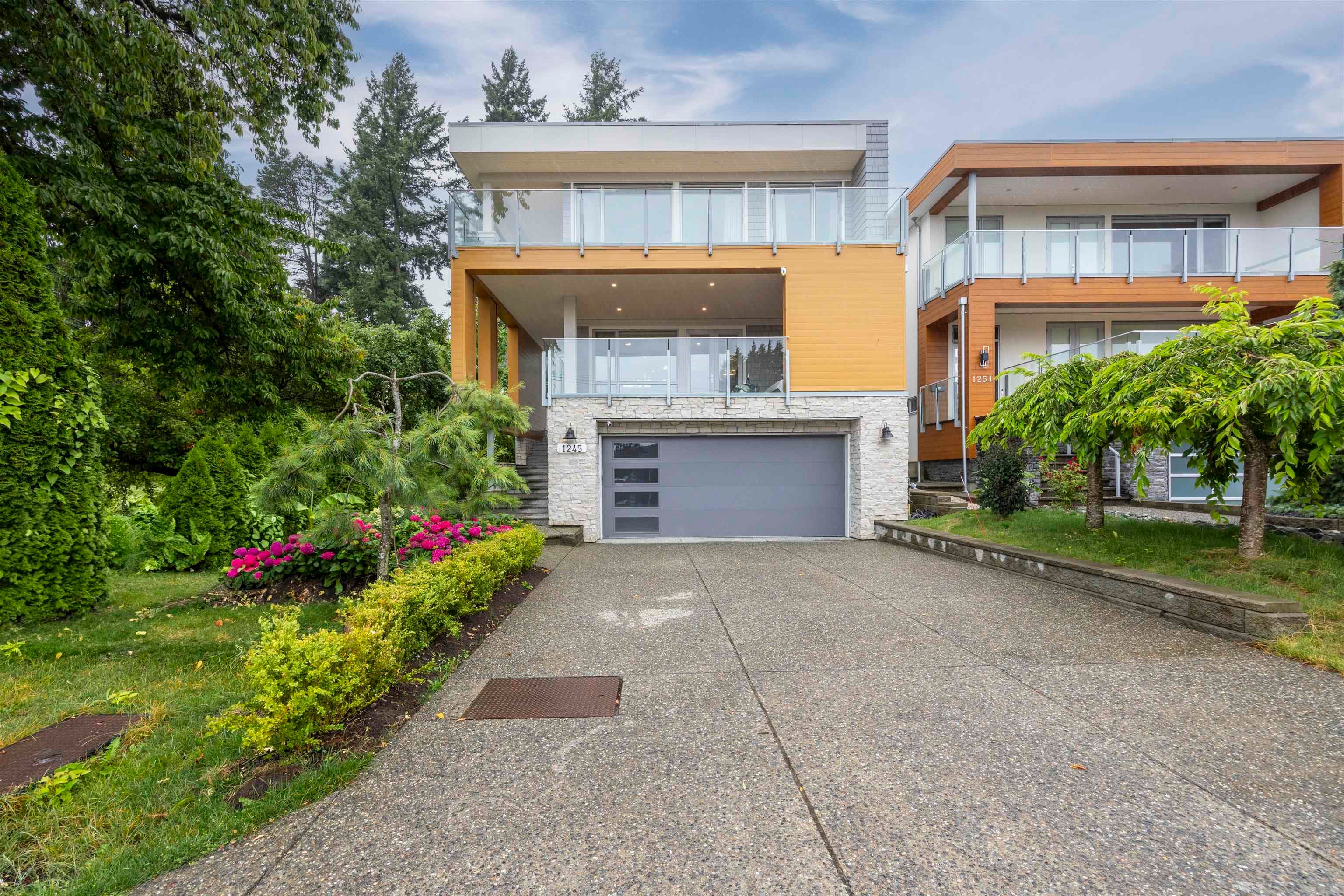 1245 Kent Street, White Rock