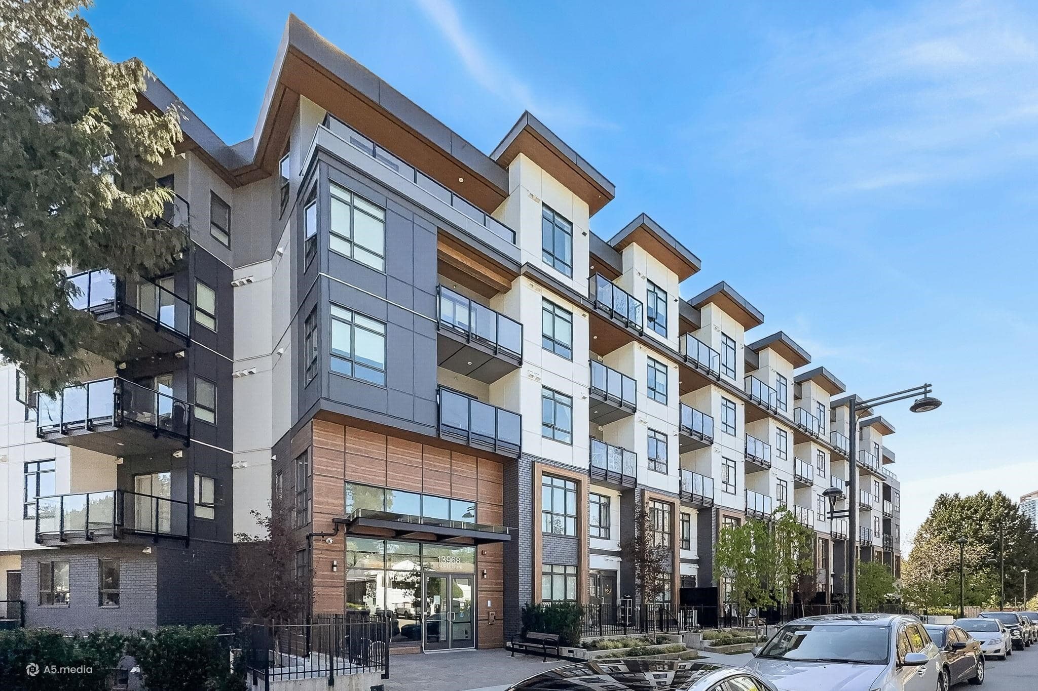 318 - 13968 Laurel Drive, Surrey, V3T 0S9 — photo 3