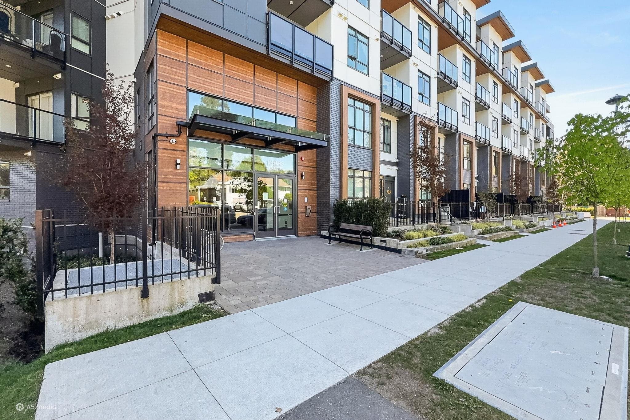 318 - 13968 Laurel Drive, Surrey, V3T 0S9 — photo 4