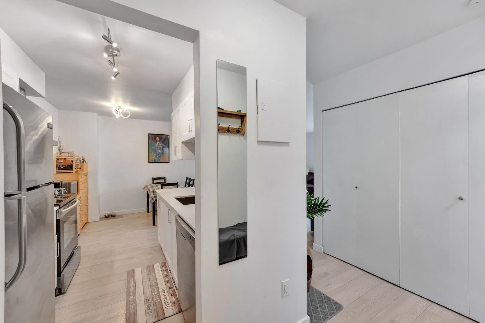 304 - 9847 Manchester Drive, Burnaby, V3N 4P4 — photo 4