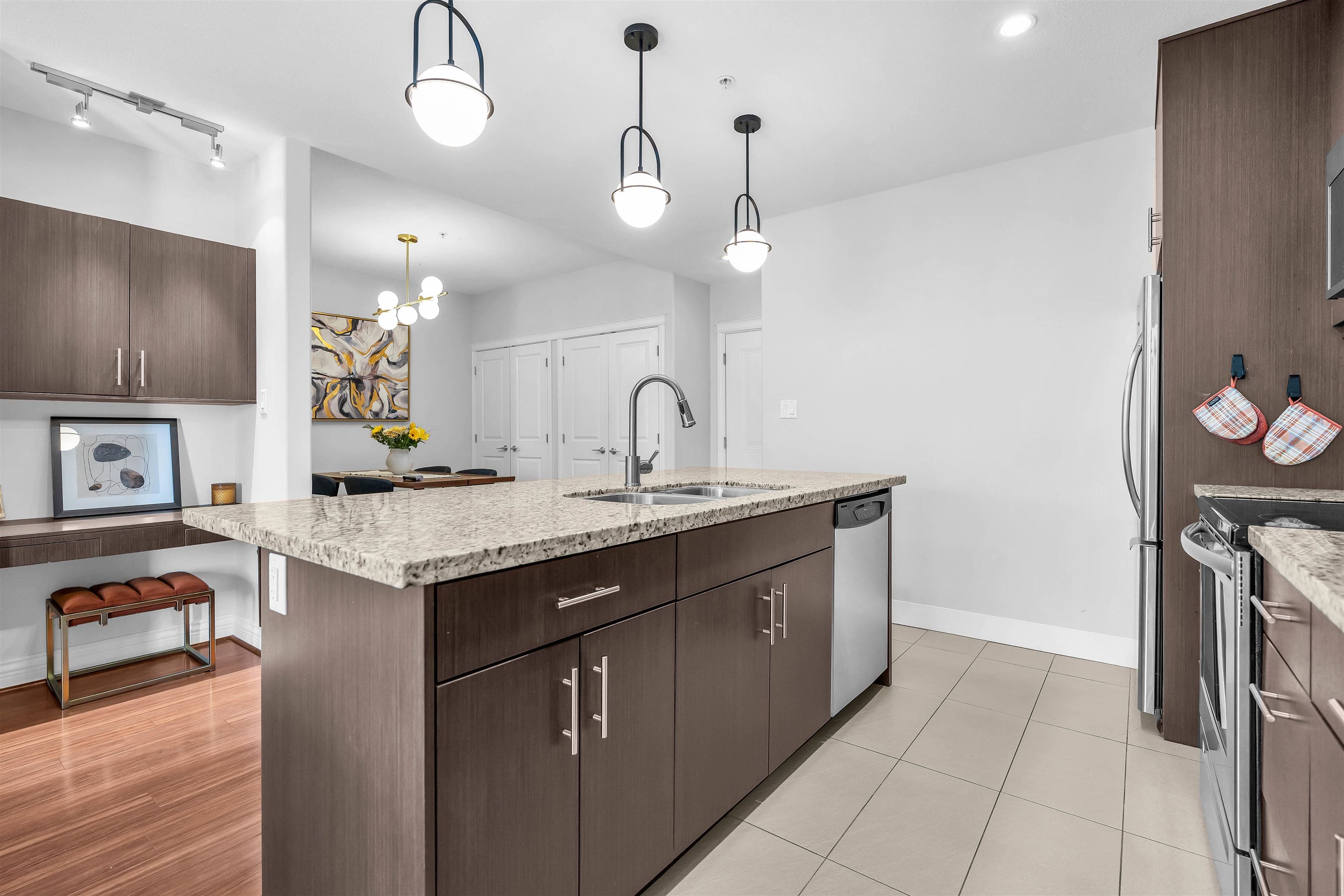 223 - 2970 King George Boulevard, Surrey, V4P 0E6 — photo 4