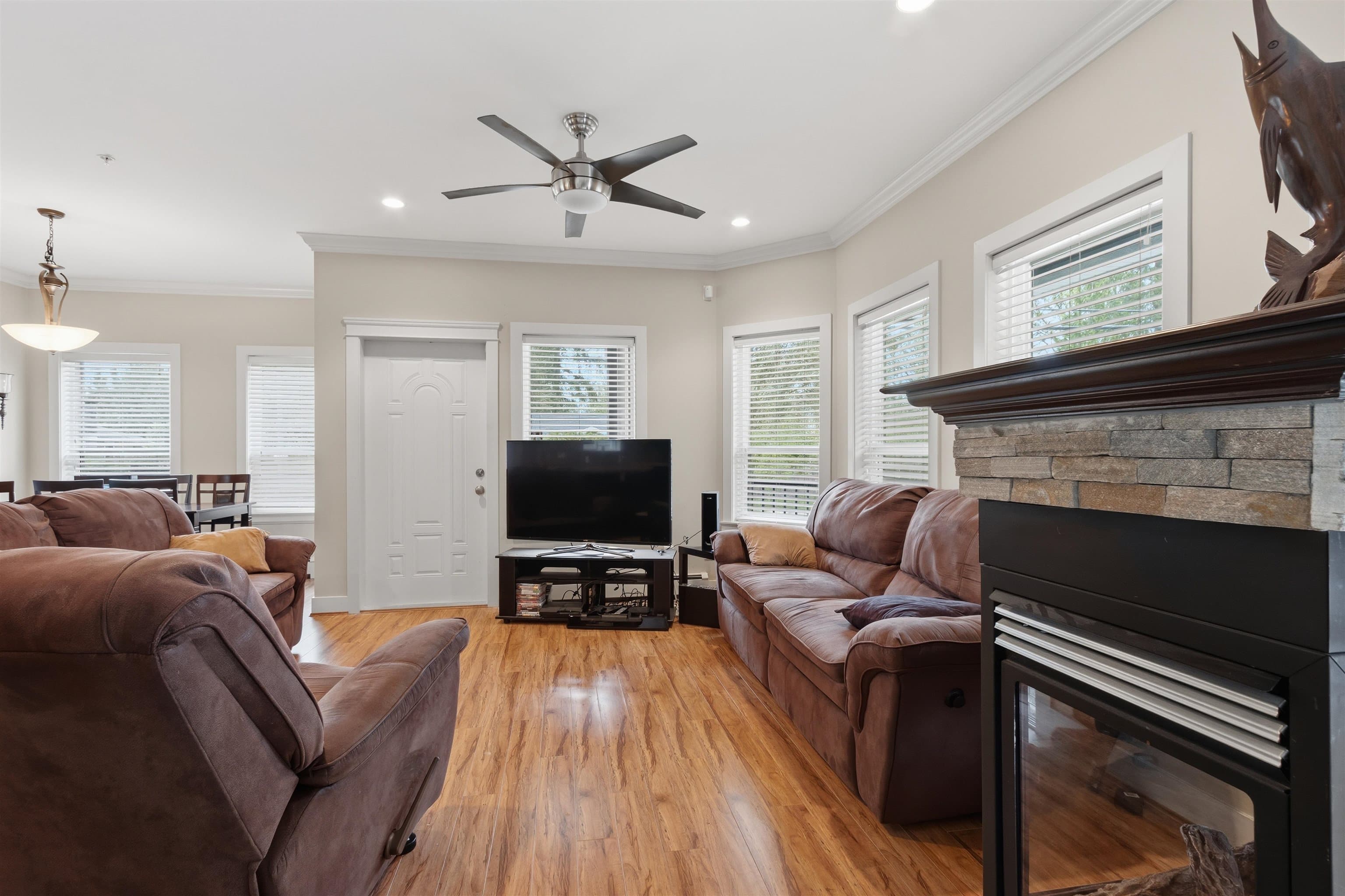 24230 104 Avenue, Maple Ridge, V2W 0E4 — photo 3