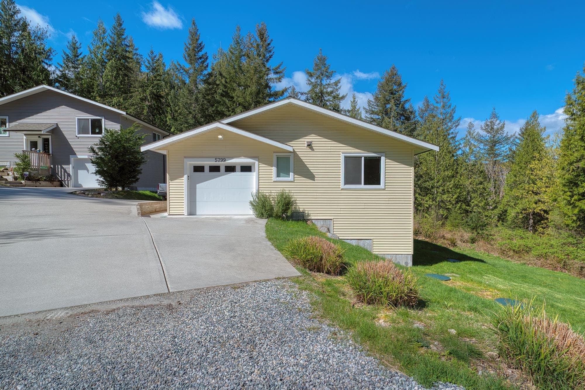 5799 Sandy Hook Road, Sechelt, V7Z 0P1 — photo 2