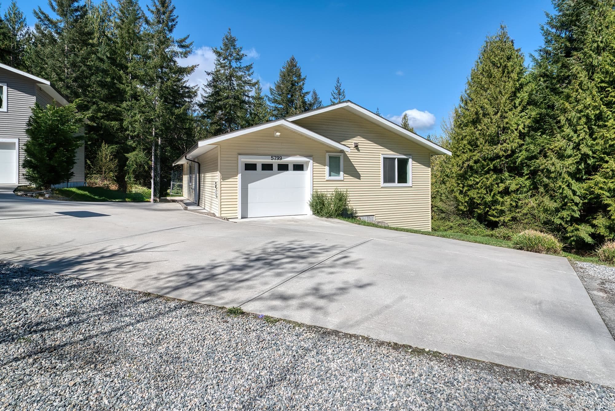 5799 Sandy Hook Road, Sechelt, V7Z 0P1 — photo 4