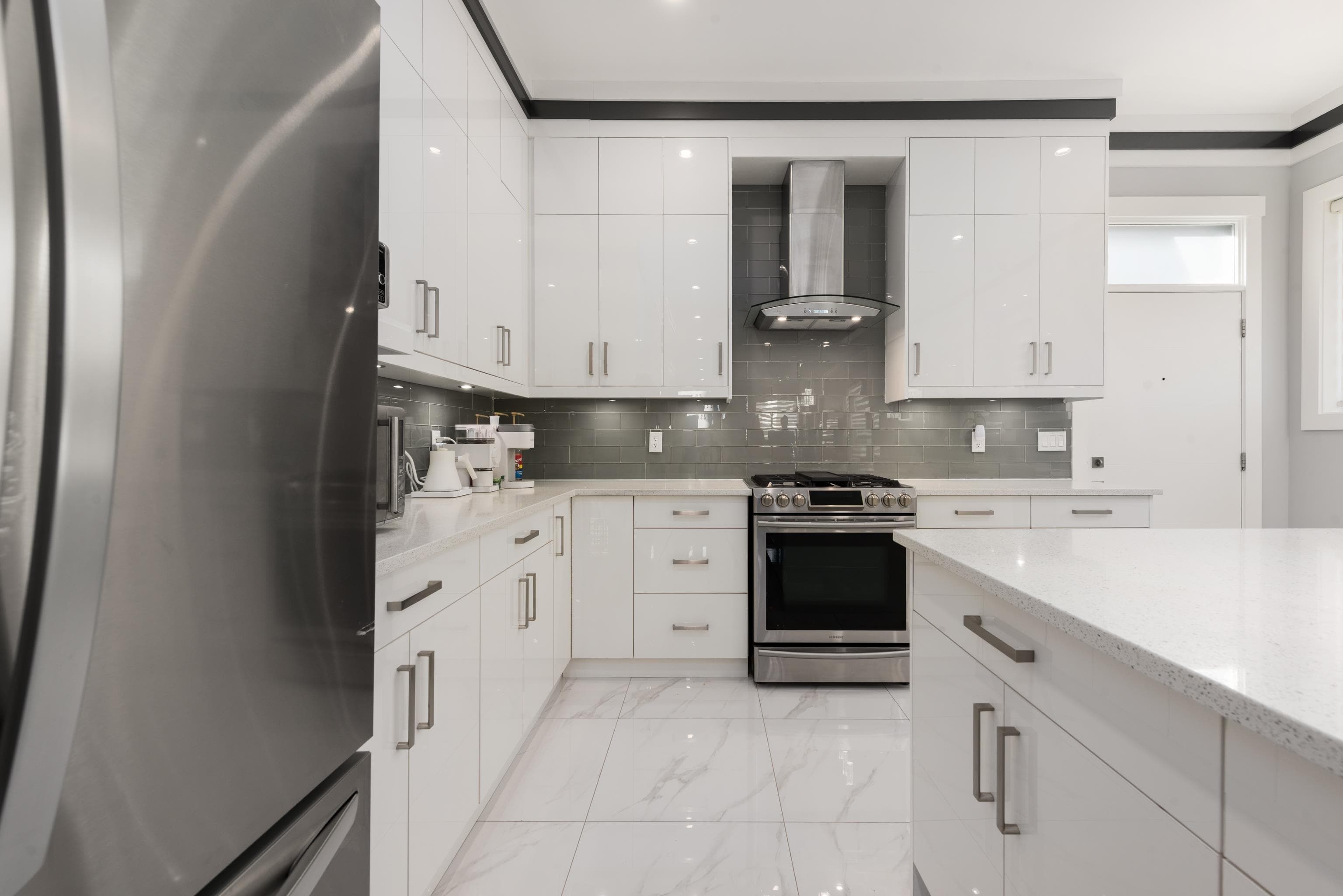 1135 Yorston Court, Burnaby, V5A 2T8 — photo 4