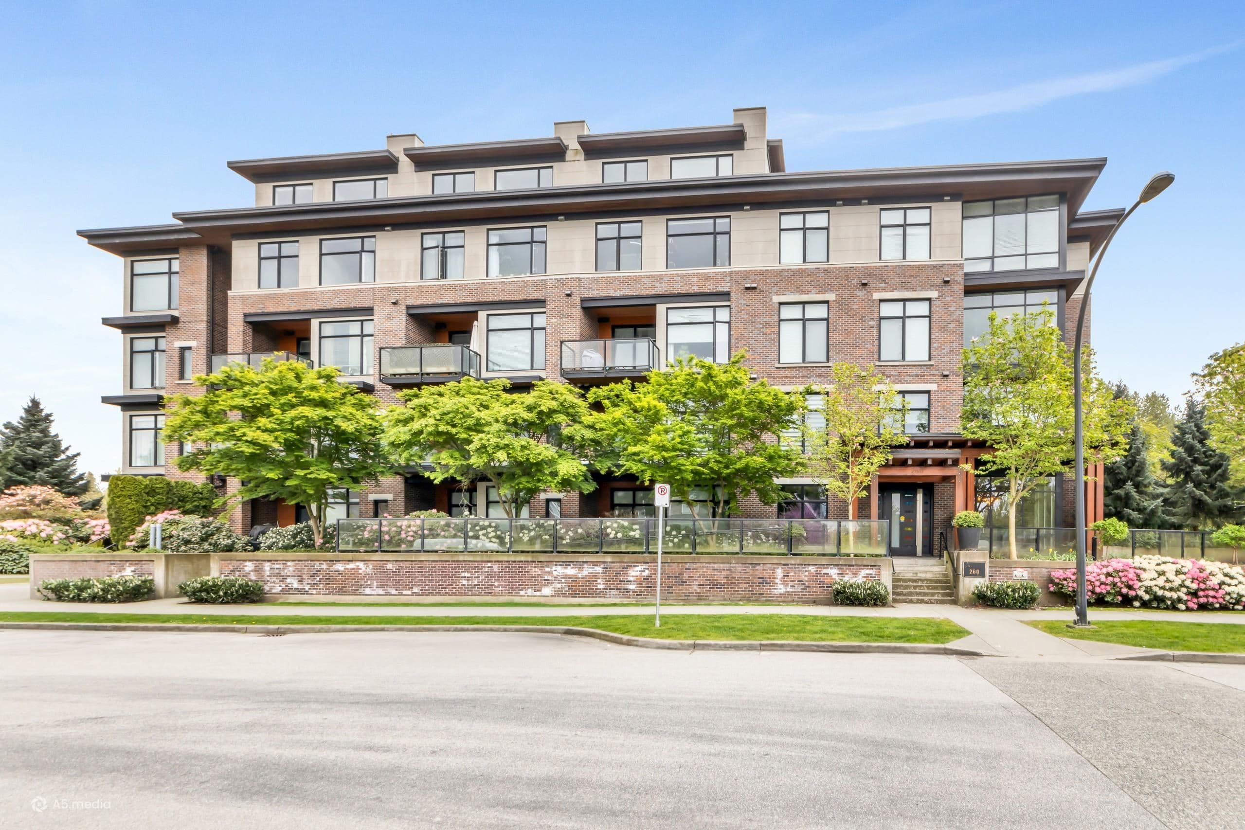 102 - 260 Salter Street, New Westminster — sold
