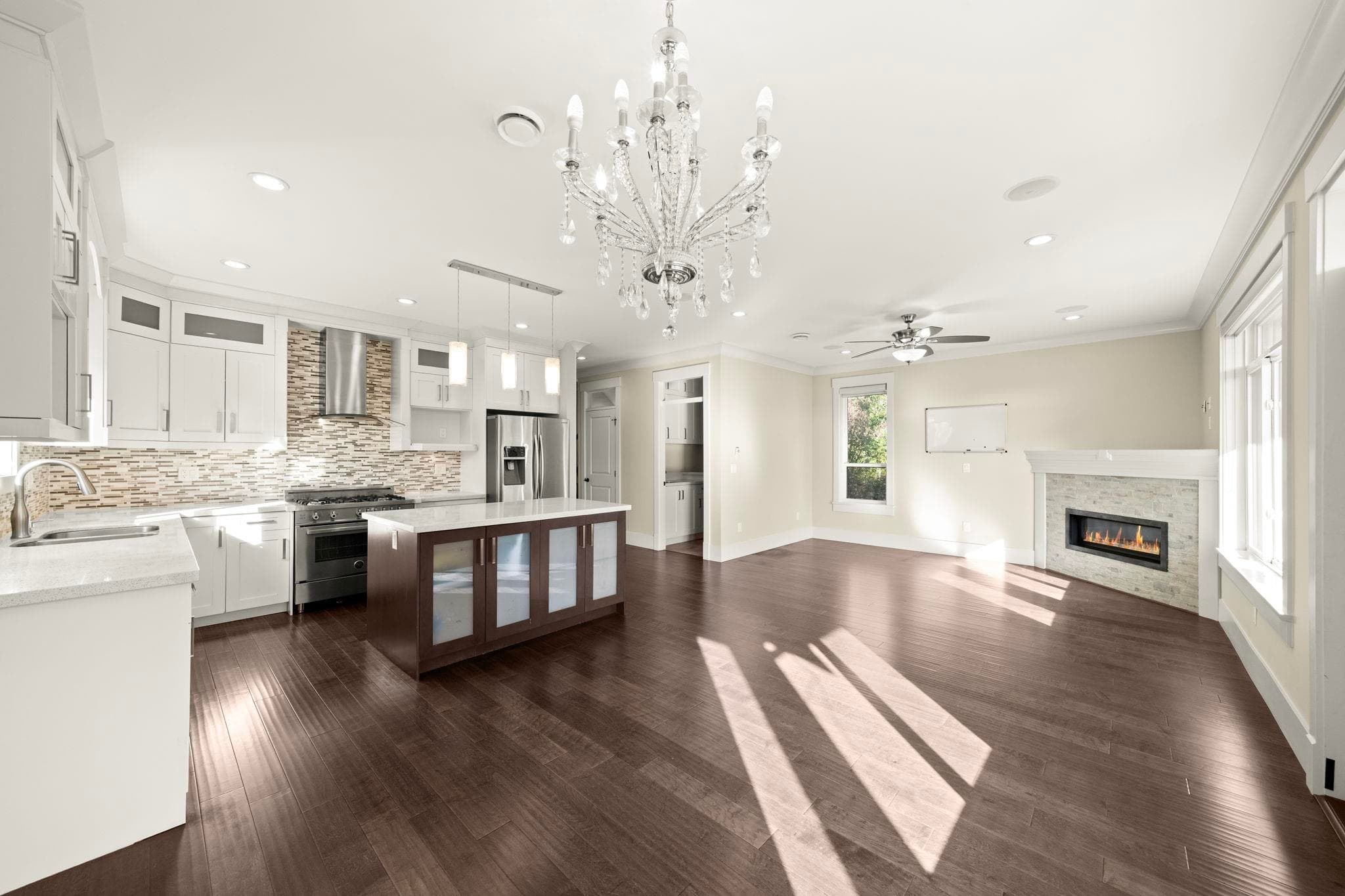7028 Broadway, Burnaby, V5A 1R8 — photo 5