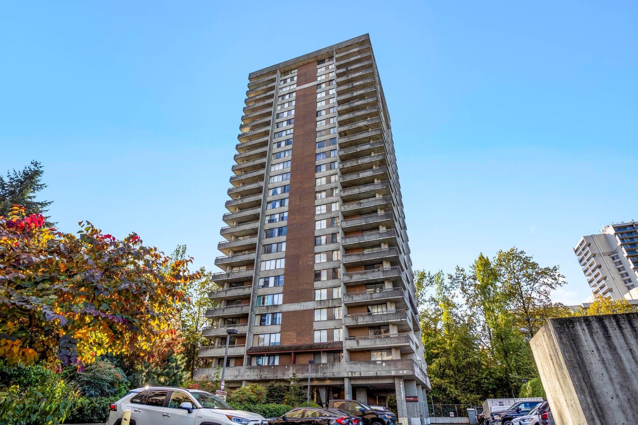 1605 - 3737 Bartlett Court, Burnaby