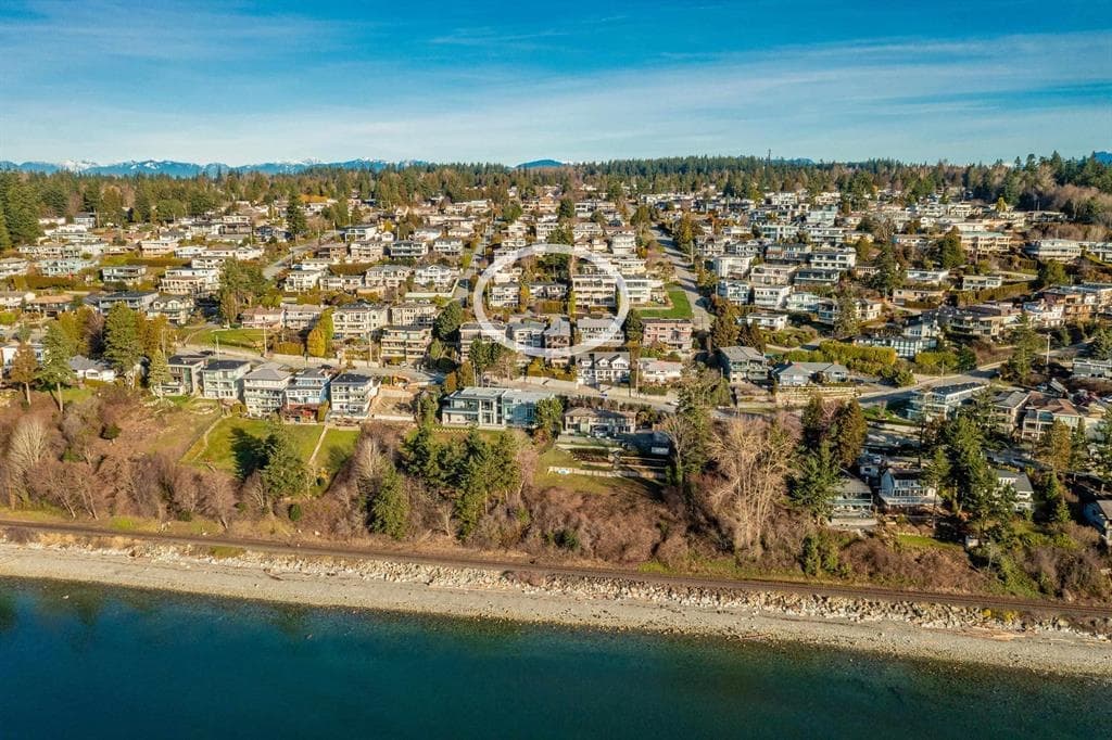 14371 Sunset Drive, White Rock, V4B 2V4 — photo 2