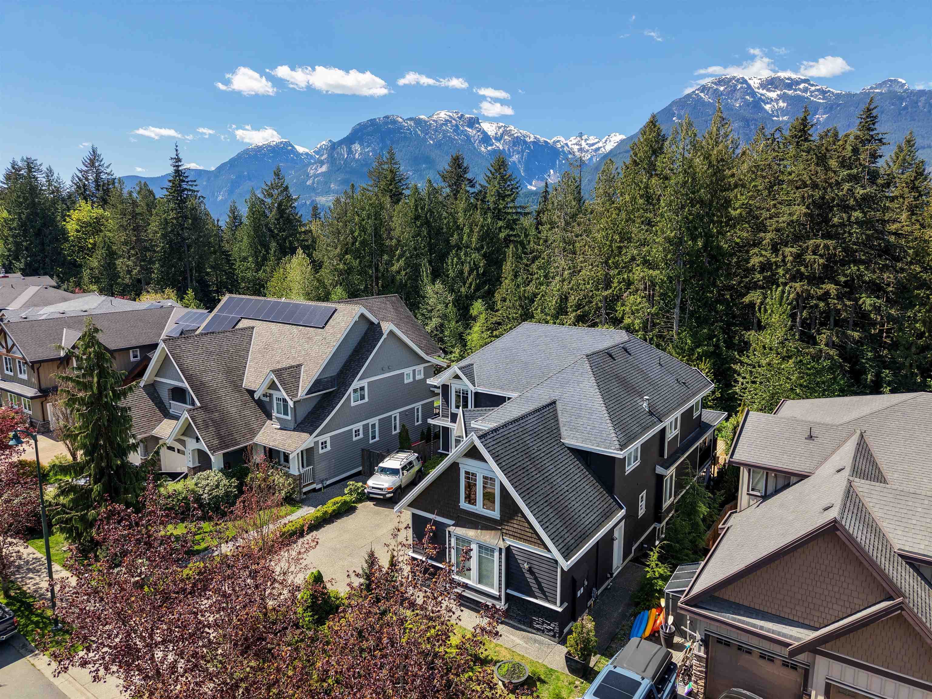 1012 Jay Crescent, Squamish, V8B 0P2 — photo 2
