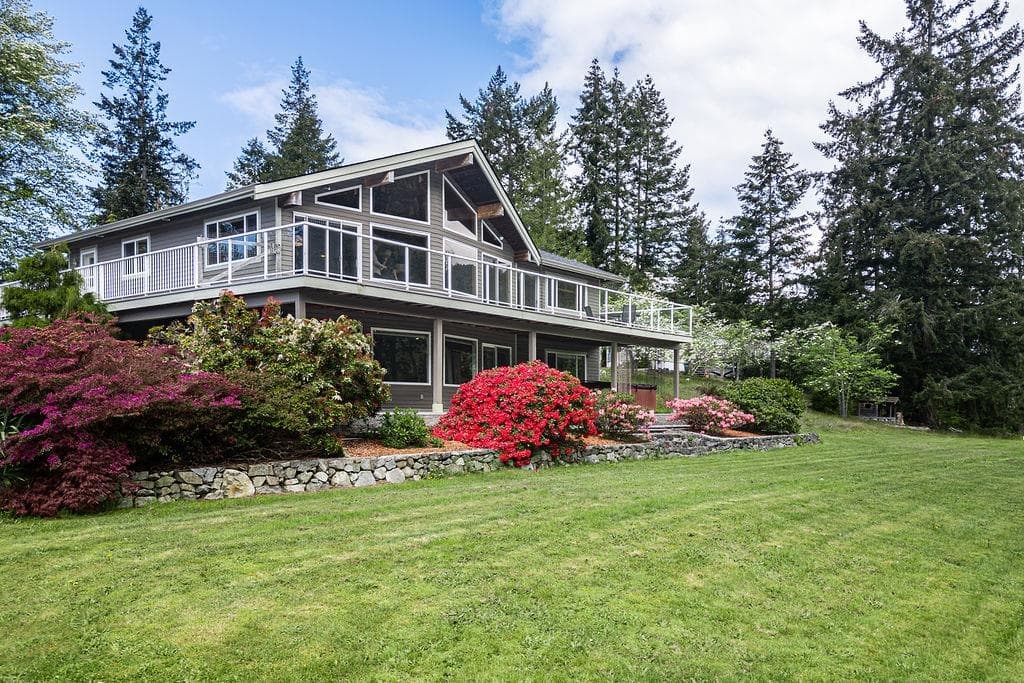 12800 Mainsail Road, Madeira Park
