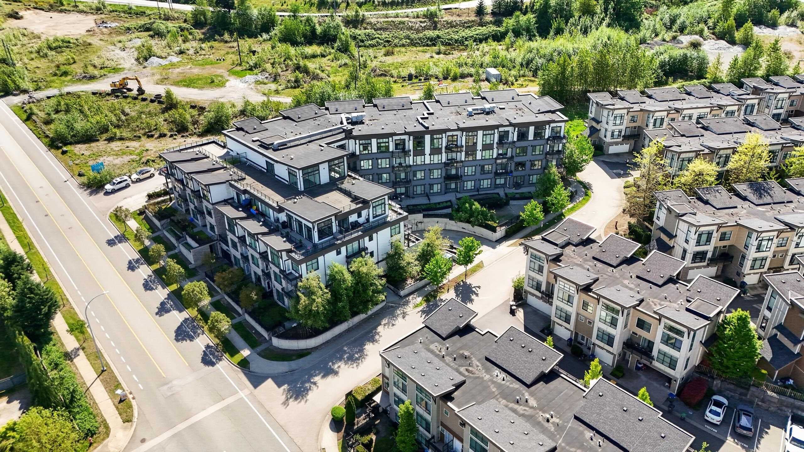 201 - 9983 E Barnston Drive Street, Surrey