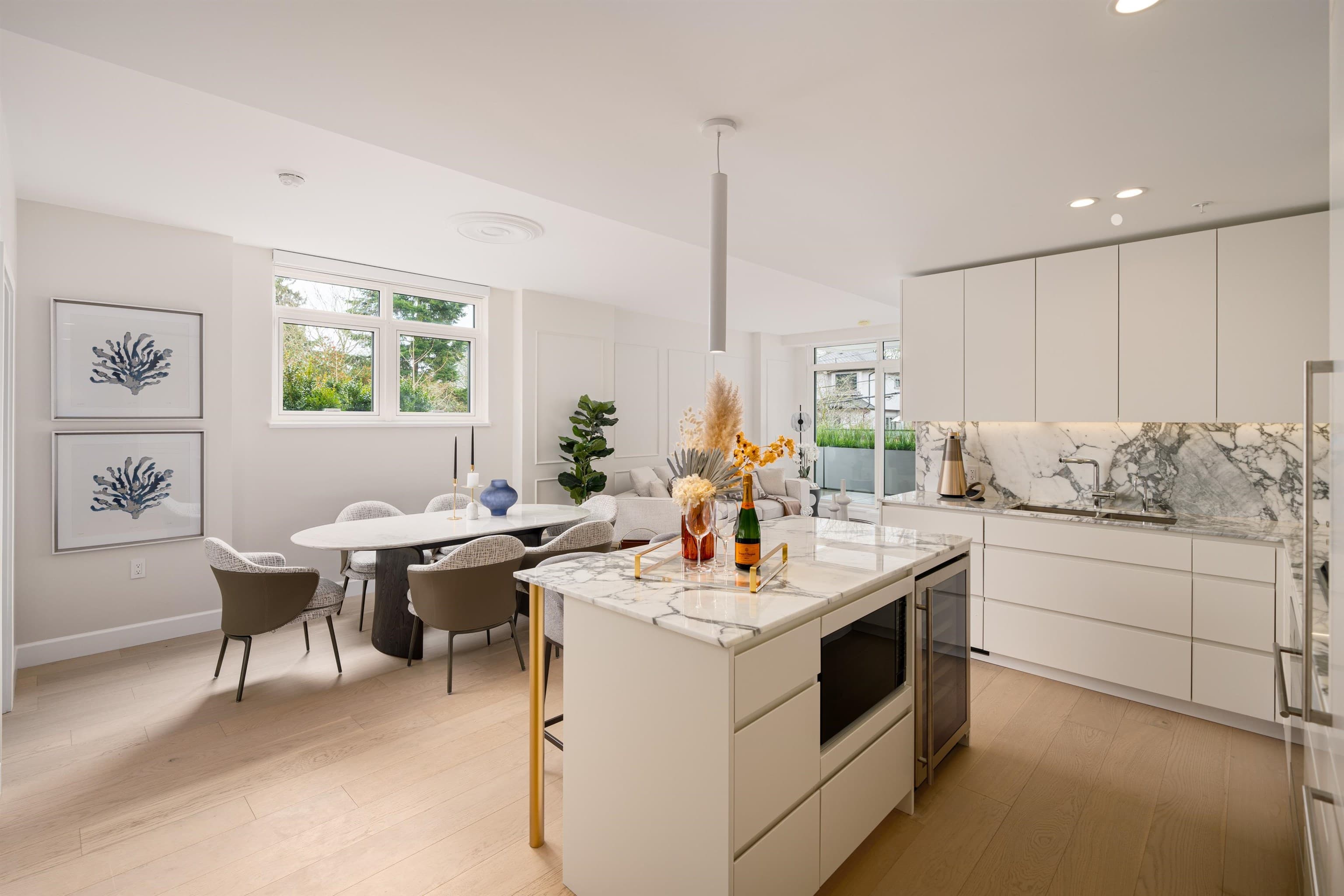 202 - 3668 W 10th Avenue, Vancouver
