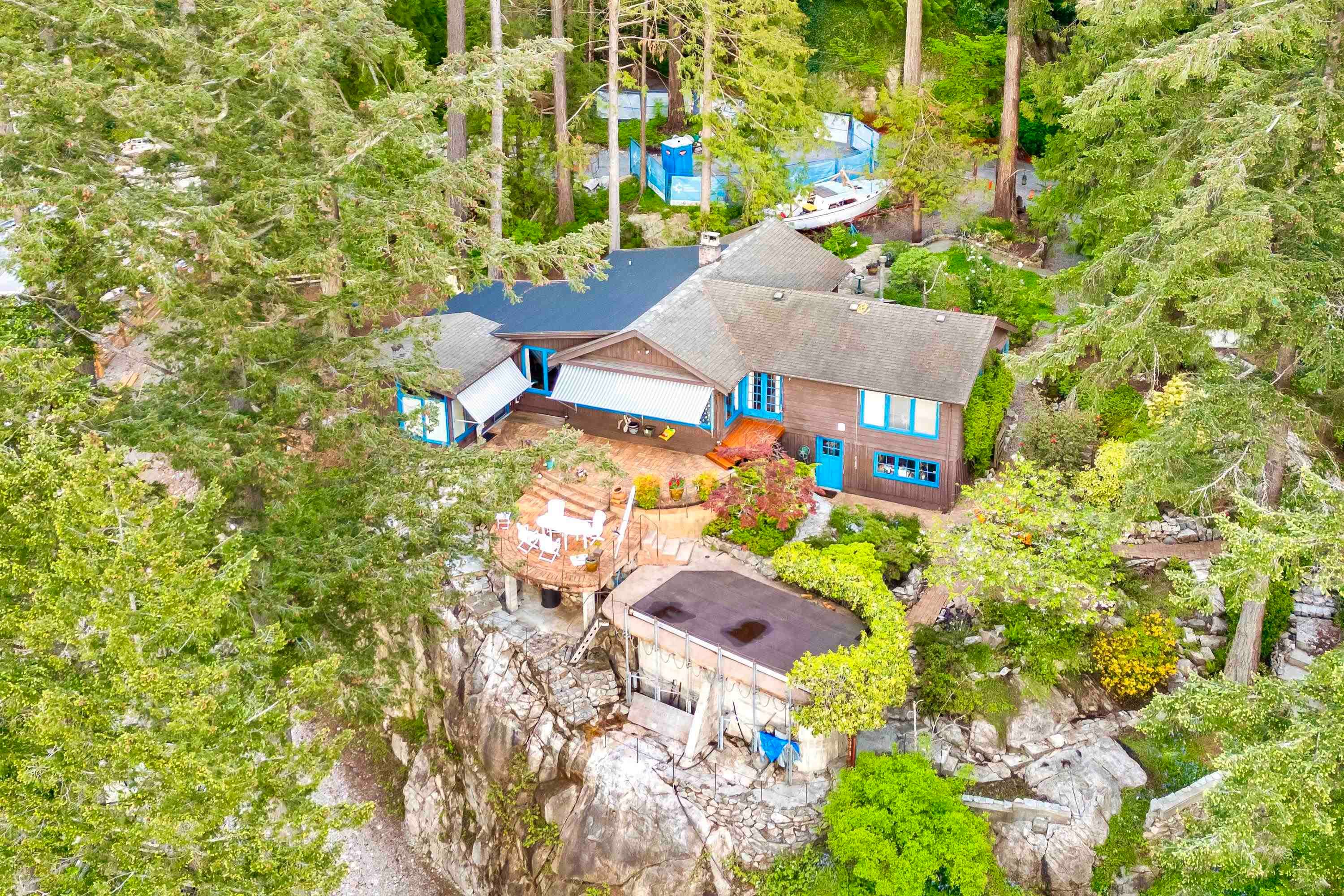 5056 The Byway, West Vancouver, V7W 1L7 — photo 2