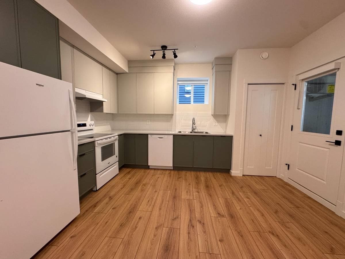 Suite - 11058 Lockwood St, Maple Ridge, V2W 0L5 — photo 2