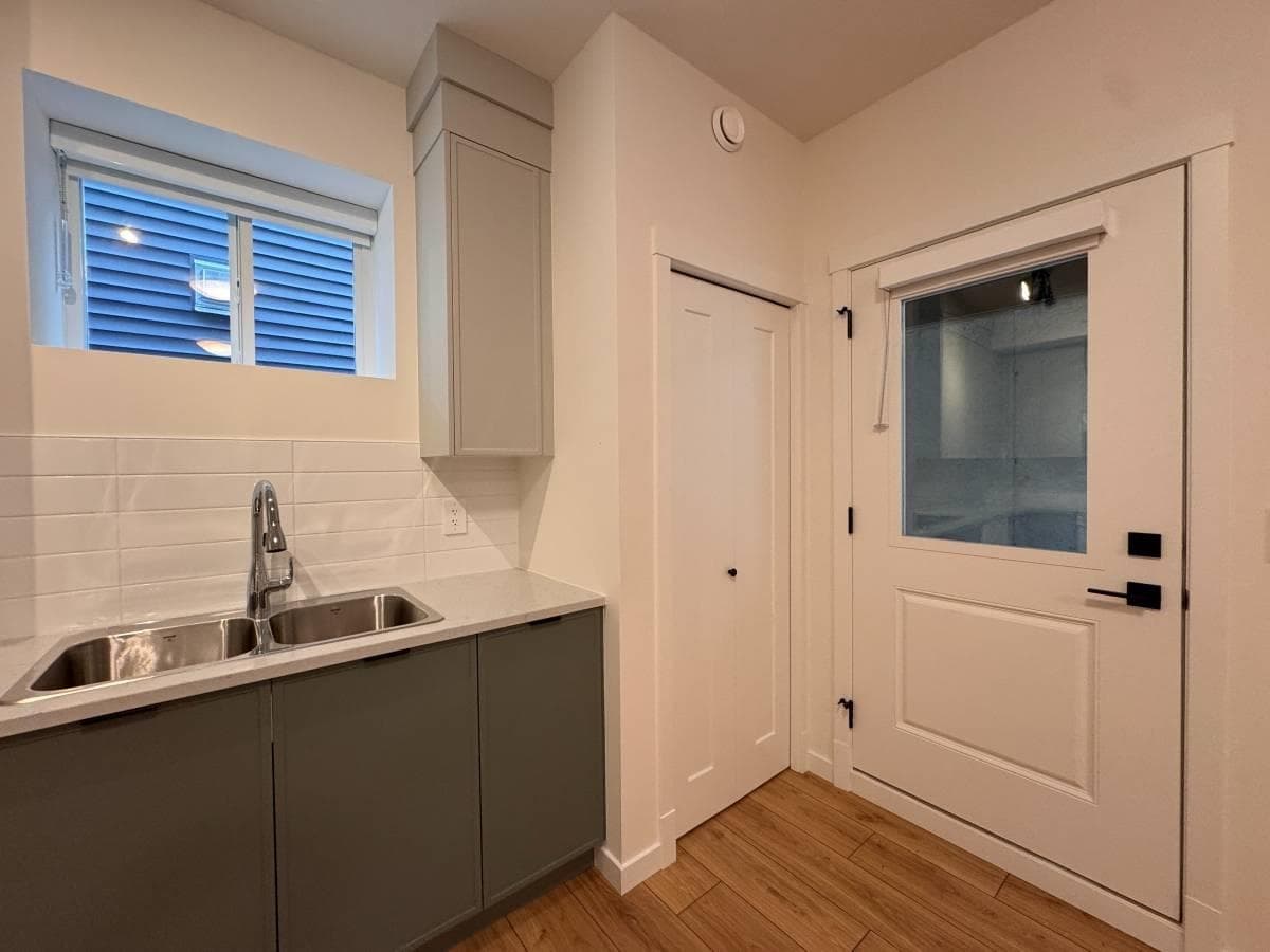 Suite - 11058 Lockwood St, Maple Ridge, V2W 0L5 — photo 5