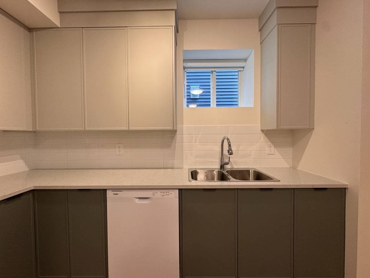 Suite - 11058 Lockwood St, Maple Ridge, V2W 0L5 — photo 4
