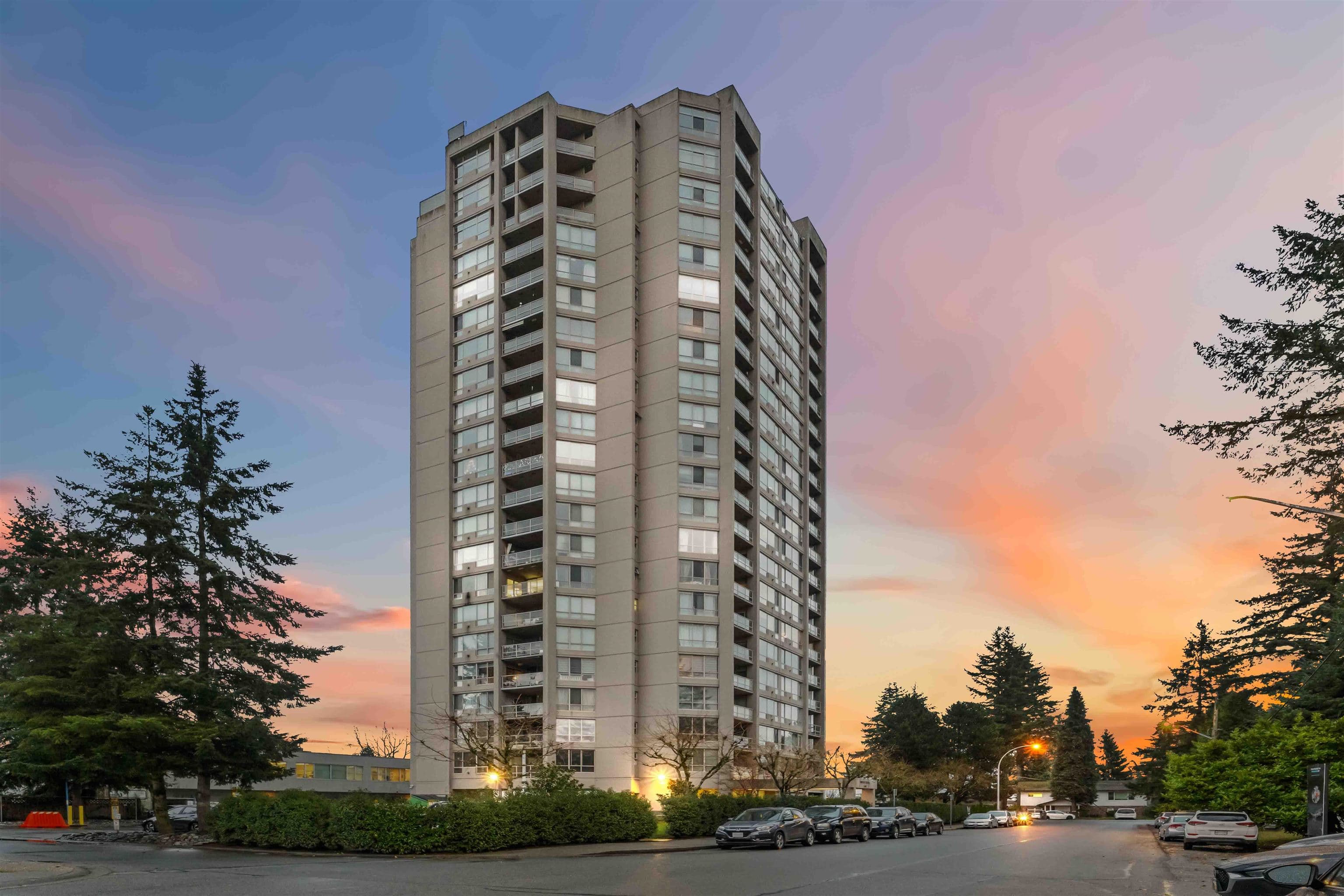 701 - 14881 103a Avenue, Surrey — sold