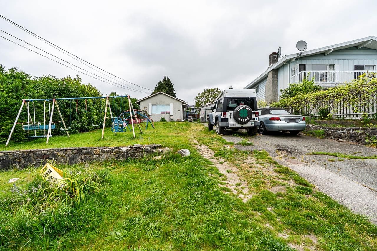 2233 Edinburgh Street, New Westminster