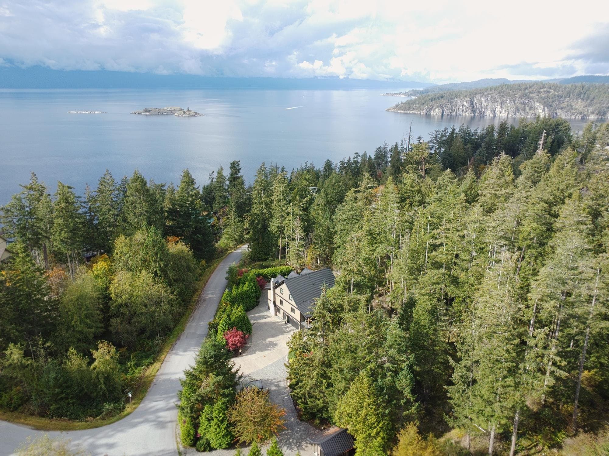 4253 Packalen Boulevard, Garden Bay