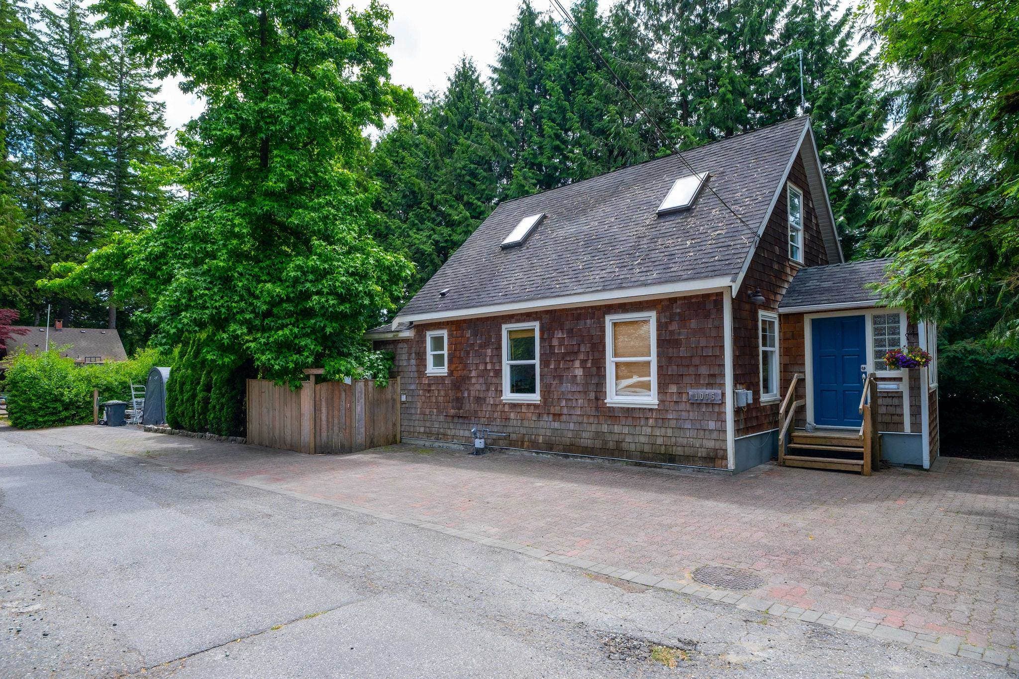 1075 Gladwin Drive, North Vancouver, V7R 1A1 — photo 5