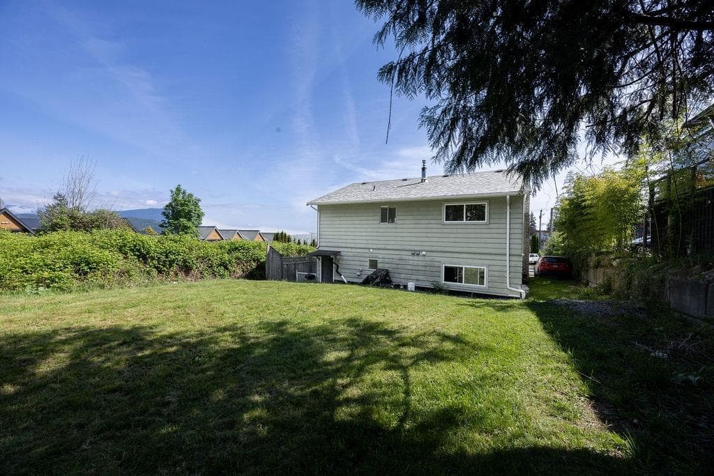 710 Gibsons Way, Gibsons, V0N 1V9 — photo 5