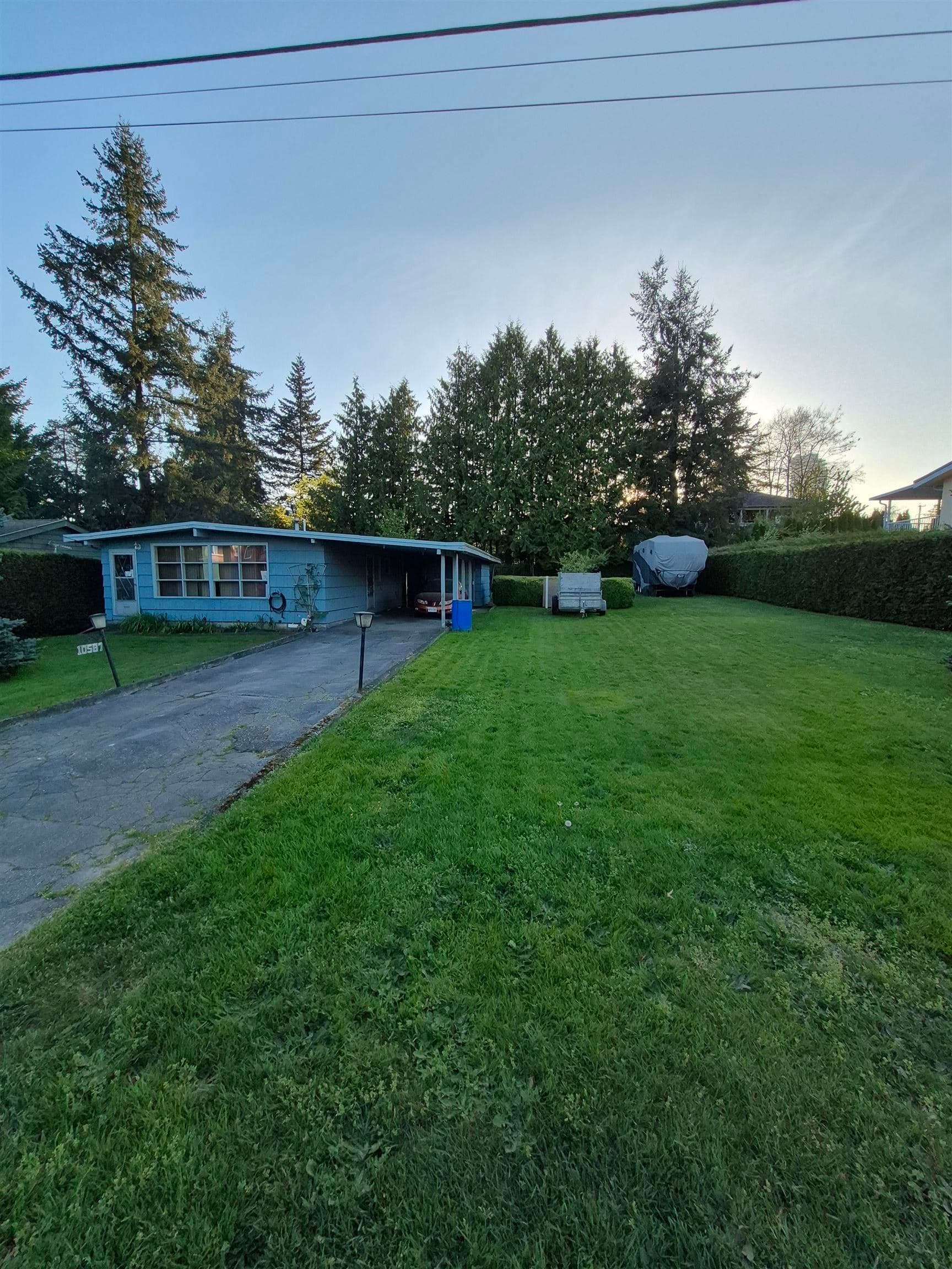 10587 138a Street, Surrey, V3T 4L2 — photo 2