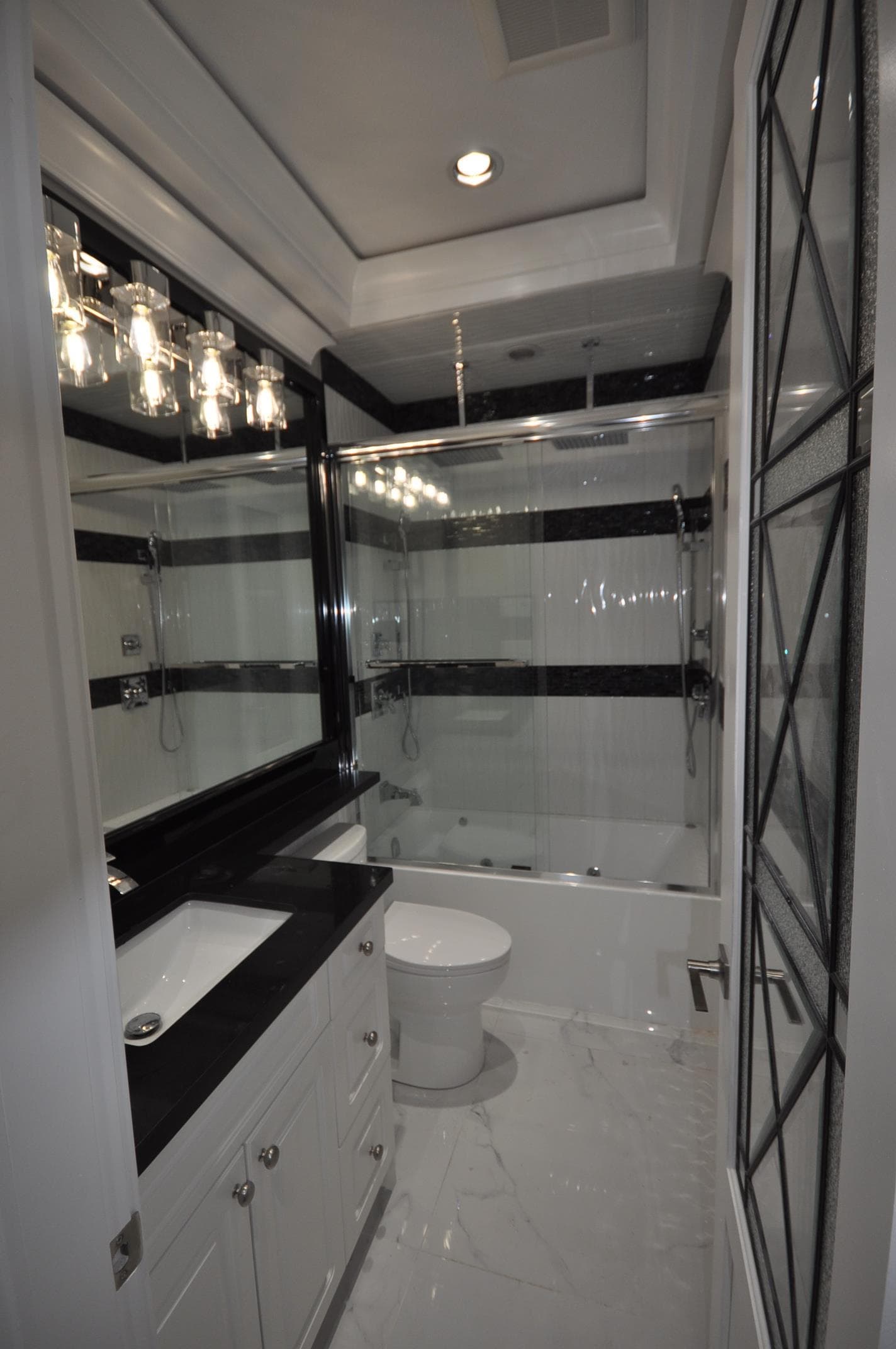 7505 Kingsway, Burnaby, V3N 3C1 — photo 3