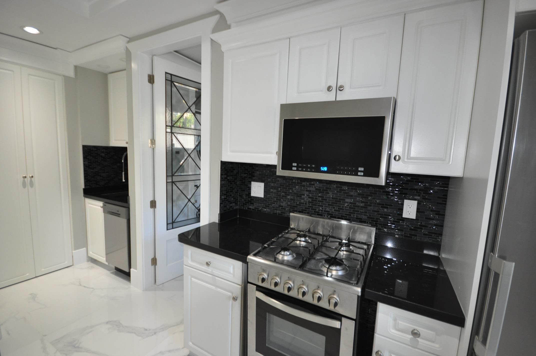 7505 Kingsway, Burnaby