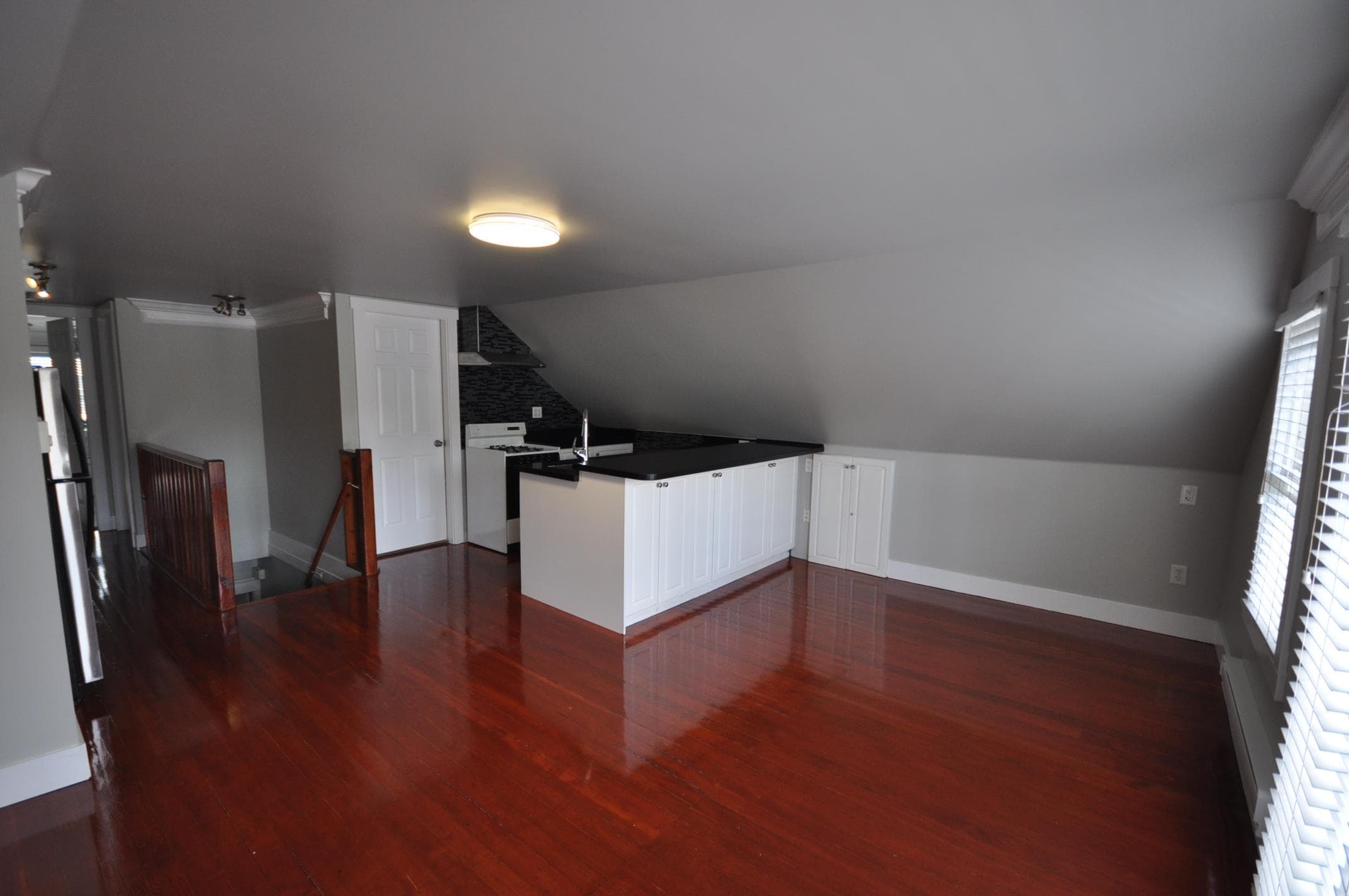 7505 Kingsway, Burnaby, V3N 3C1 — photo 2
