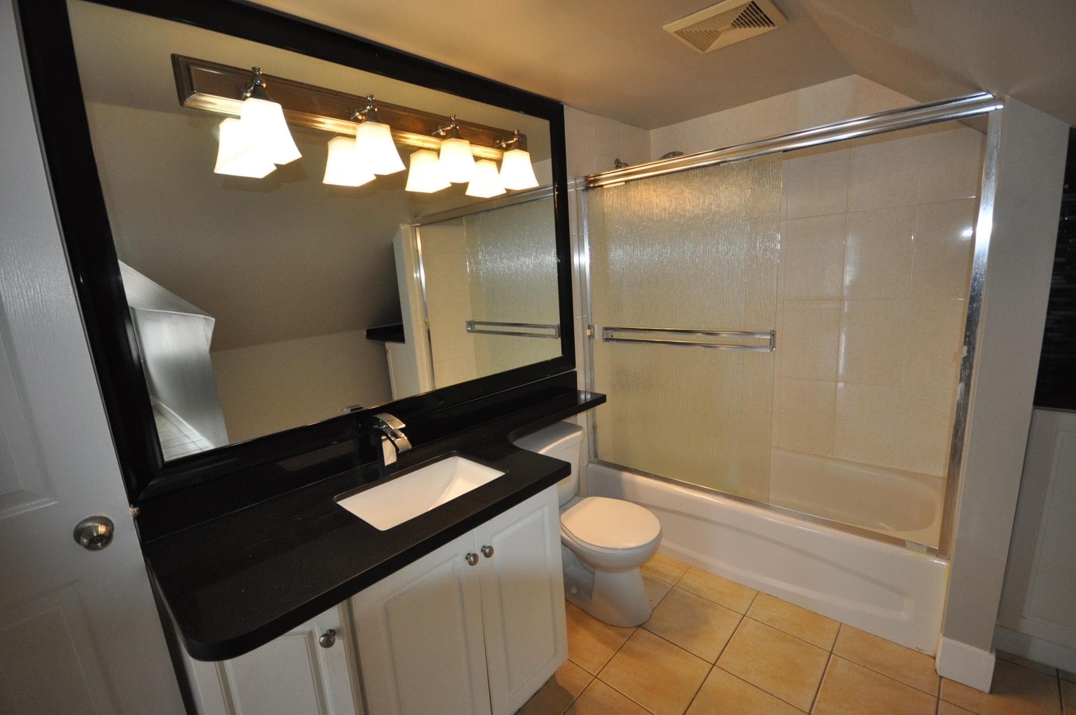 7505 Kingsway, Burnaby, V3N 3C1 — photo 3