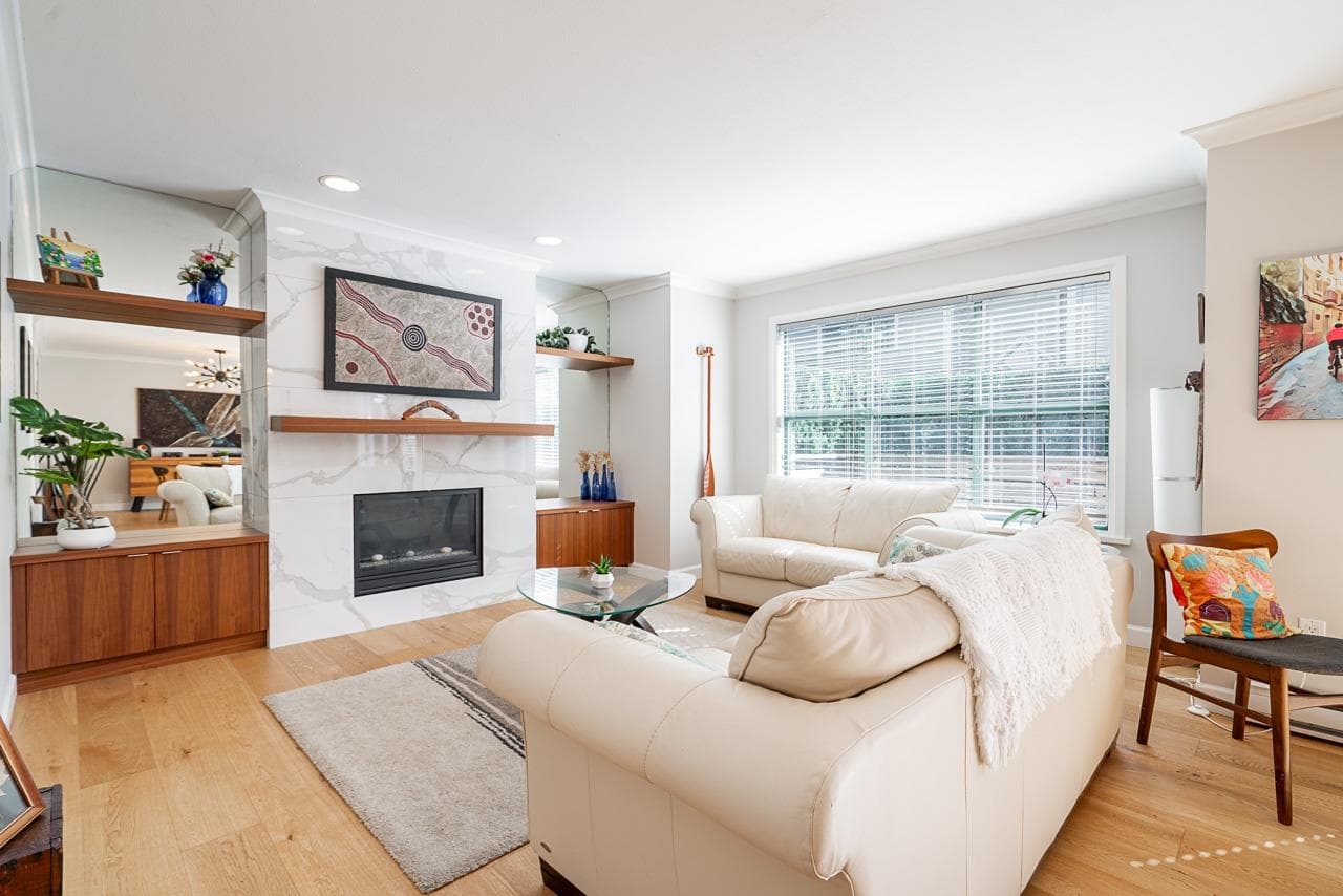 11 - 229 E 8th Street, North Vancouver