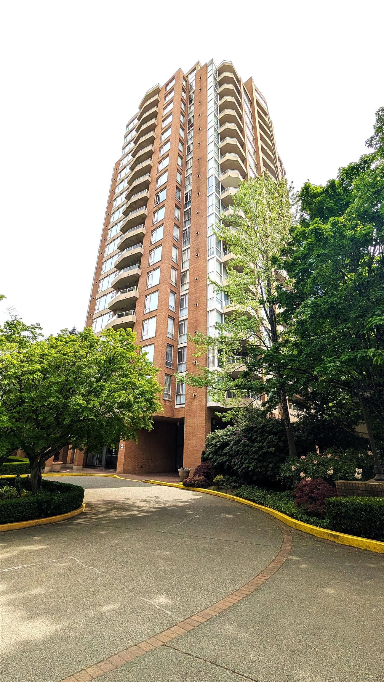 201 - 4689 Hazel Street, Burnaby