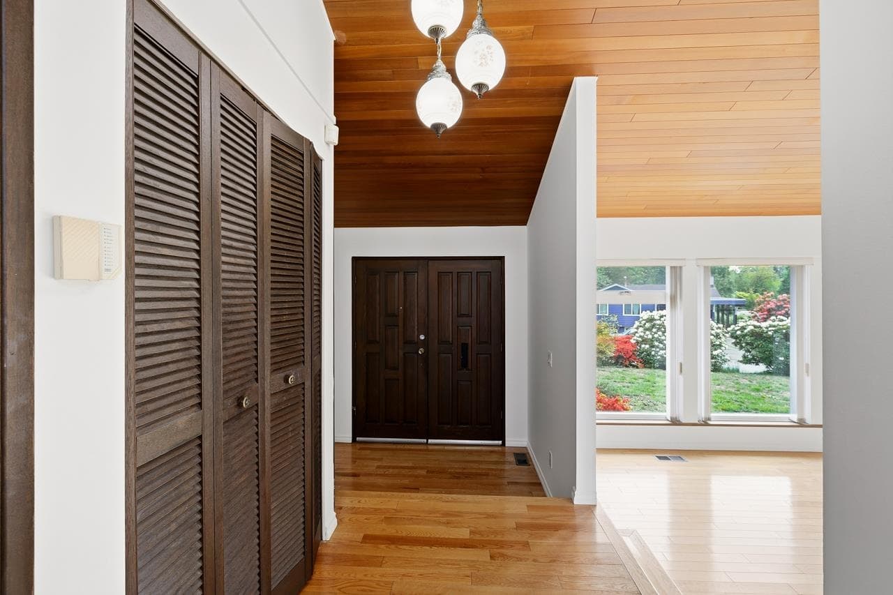 7605 Lawrence Drive, Burnaby, V5A 3M6 — photo 4