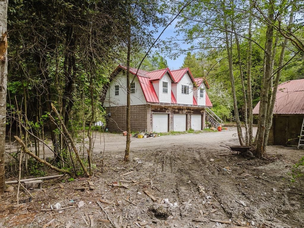1575 Burton Road, Gibsons
